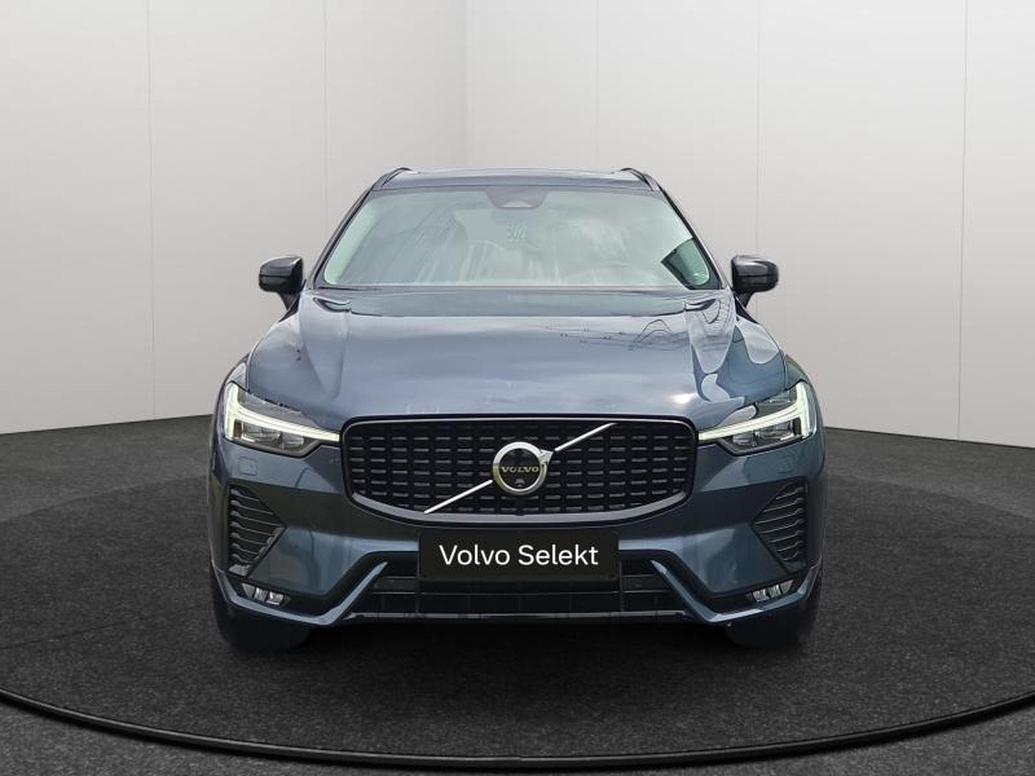 Volvo XC60 B4 Plus Dark / Essence (2024) - Photo 9