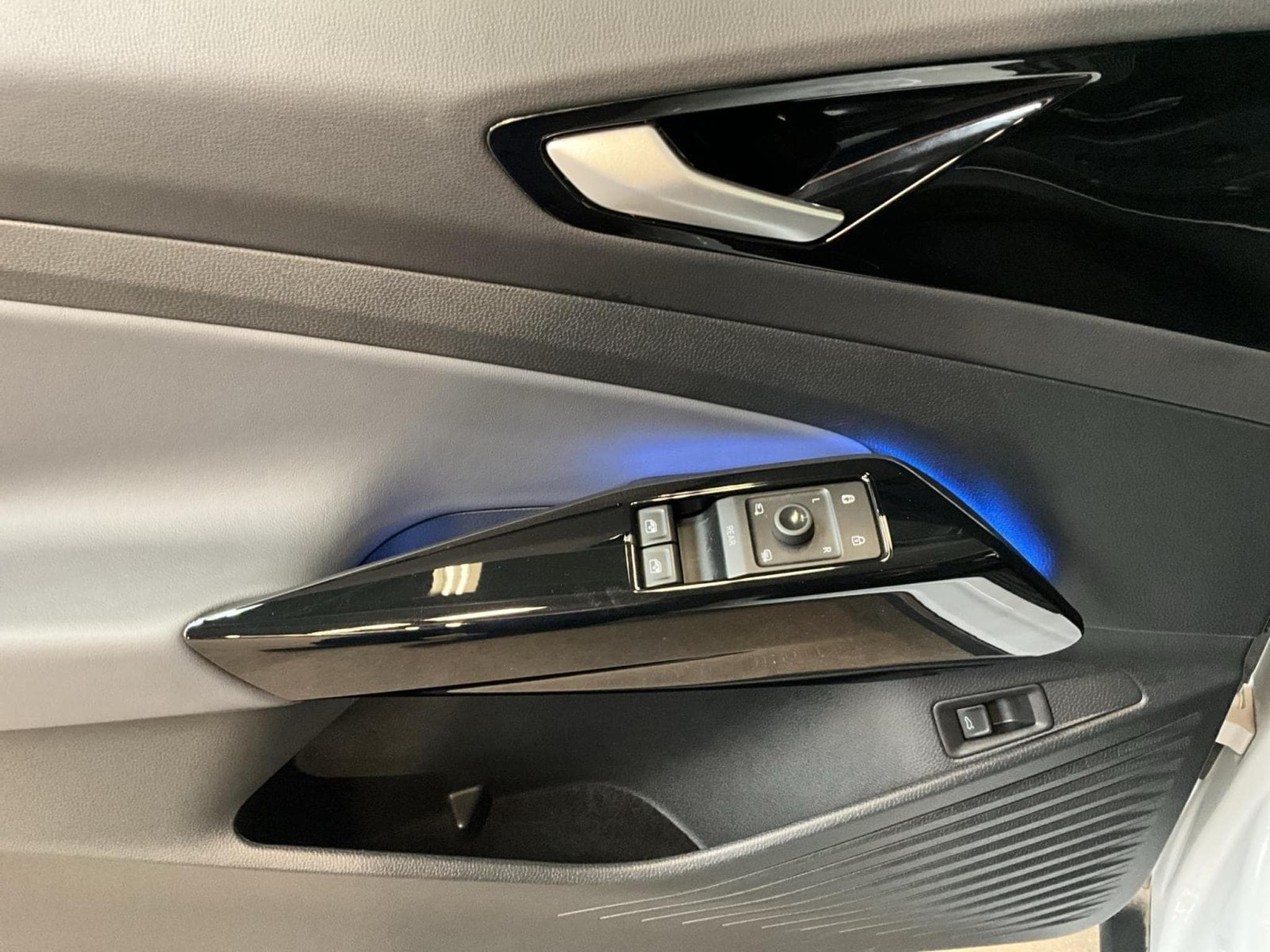 VW ID.4 77kWh+Pro-Perf.+4M+P.Design+P.Conf.+P.Ass+AHK (2023) - Photo 11