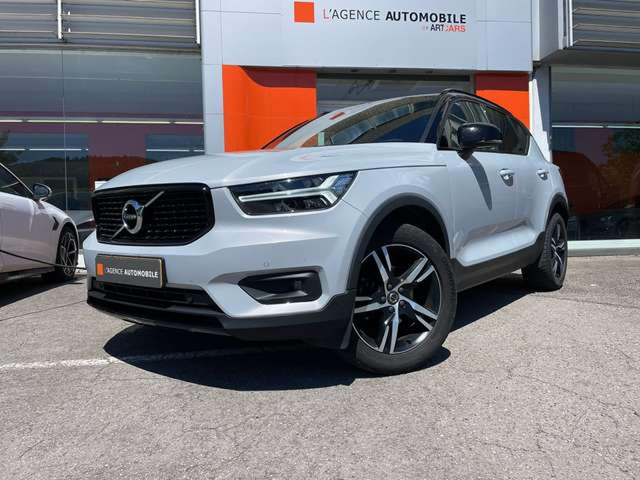 Volvo XC40 T3 Momentum JUSQU'A 35 MOIS DE GARANTIE (2021) - Foto 2