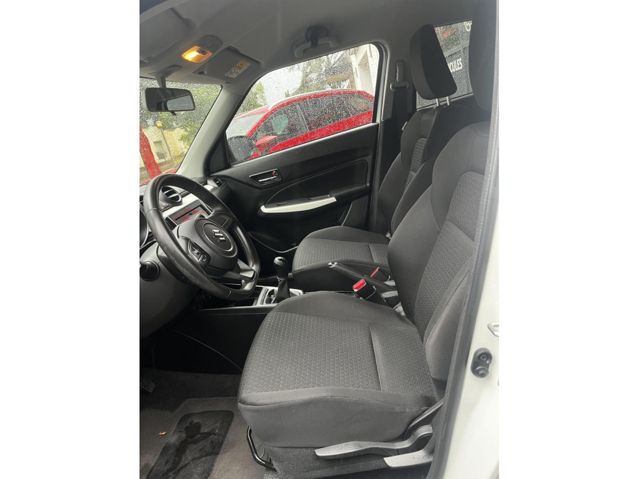 Suzuki Swift 1.0 essence (2018) - Photo 6
