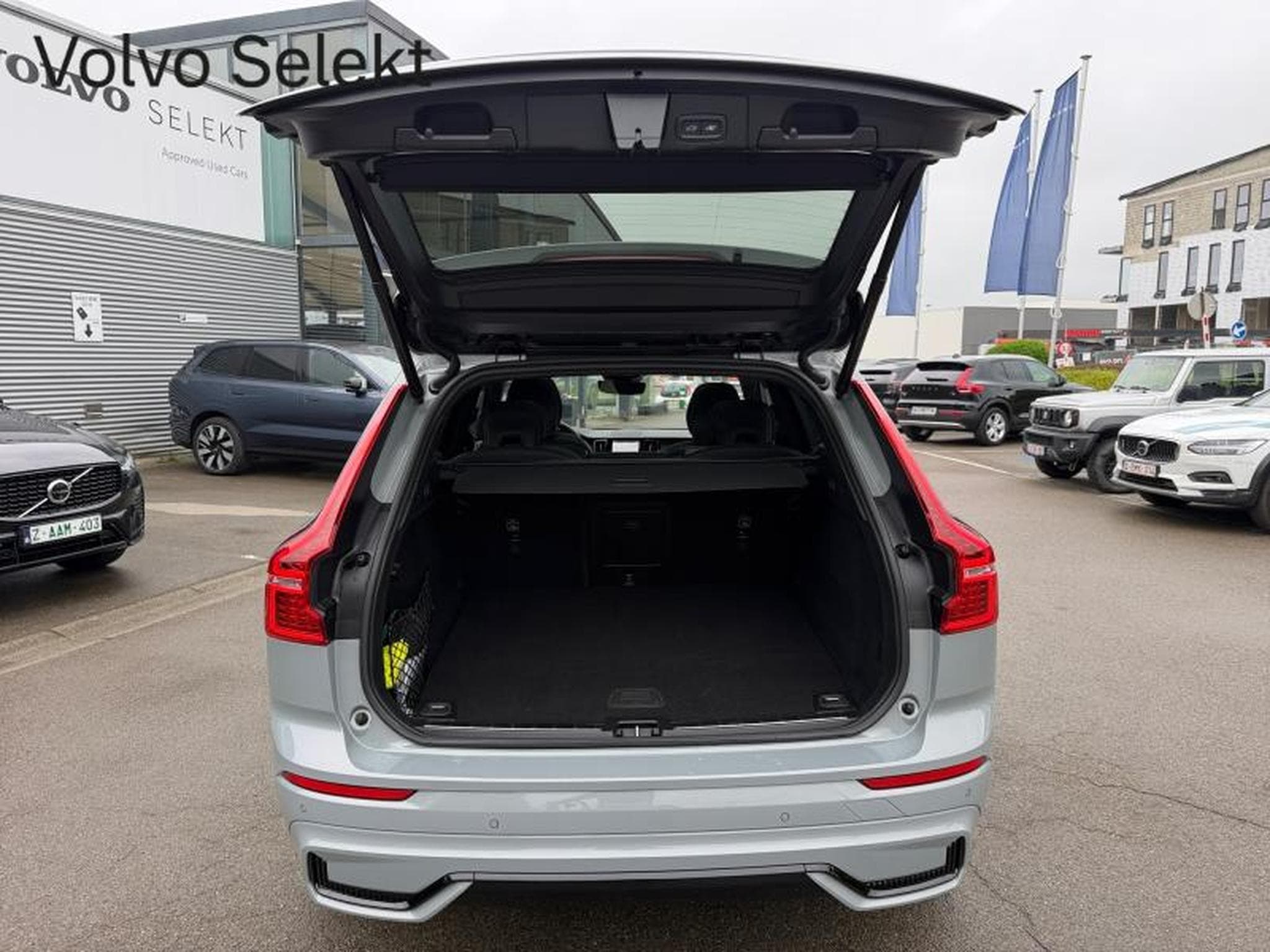 Volvo XC60 T6 Plus Dark / Hybride KIT HIVER INCLUS (2025) - Foto 19
