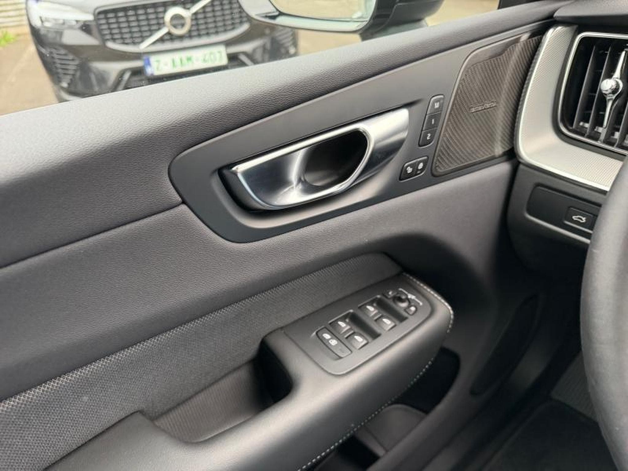Volvo XC60 T6 Plus Dark / Hybride KIT HIVER INCLUS (2025) - Foto 20