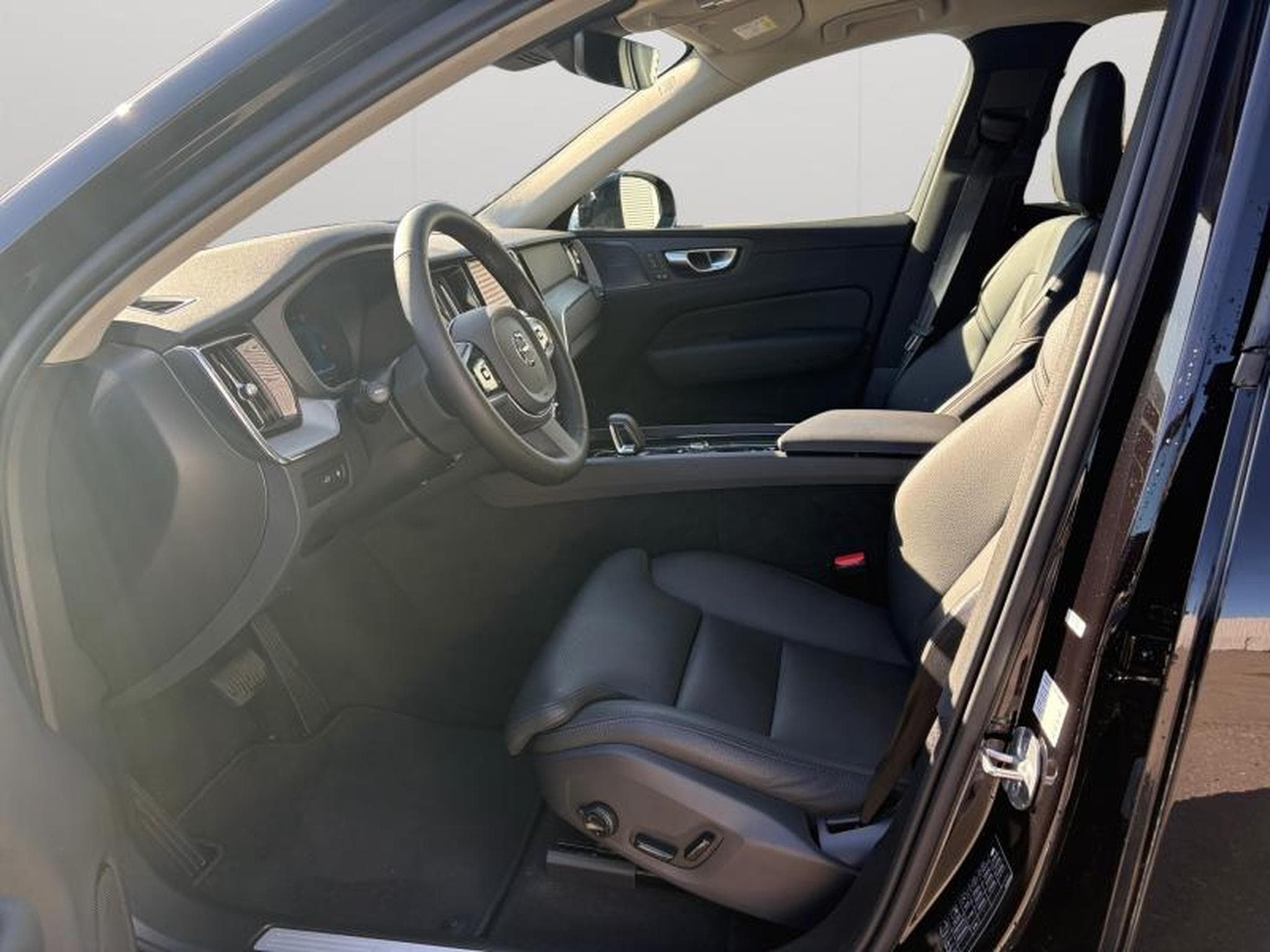 Volvo XC60 T8 Plus Dark / Hybride KIT HIVER INCLUS (2025) - Foto 10