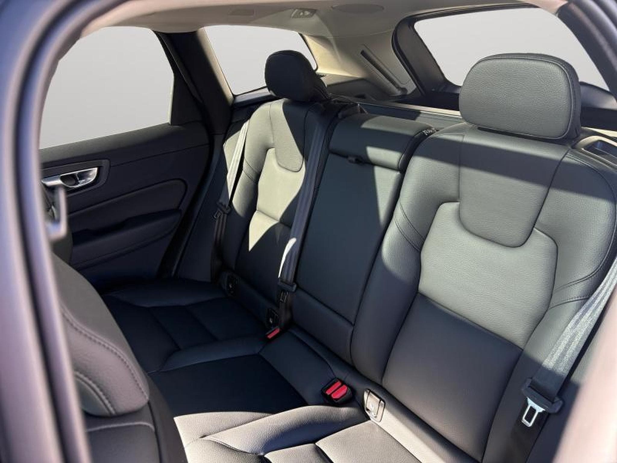 Volvo XC60 T8 Plus Dark / Hybride KIT HIVER INCLUS (2025) - Foto 13
