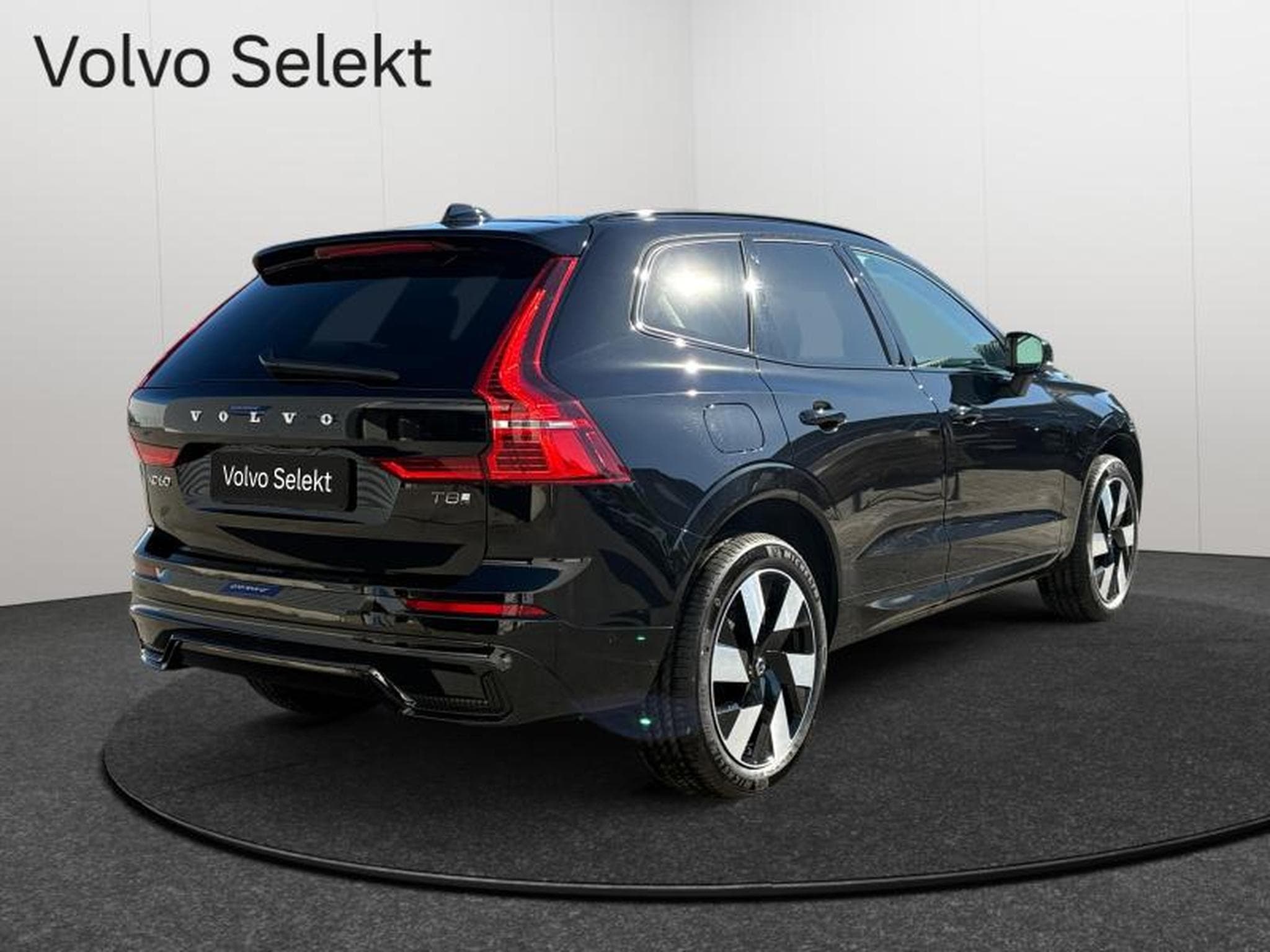 Volvo XC60 T8 Plus Dark / Hybride KIT HIVER INCLUS (2025) - Foto 2