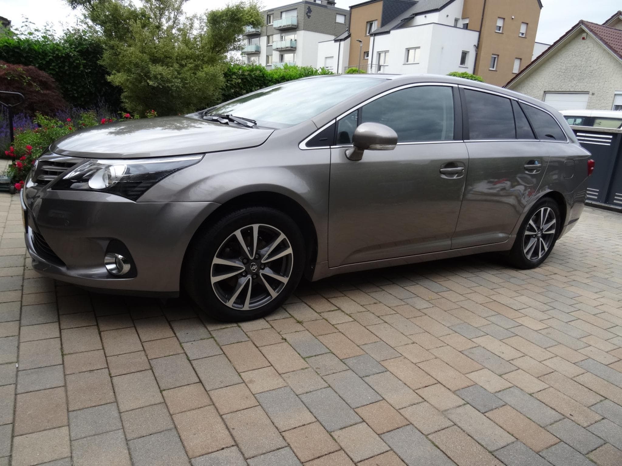 Toyota Avensis 1.8 AUTOMATIQUE (2014) - Photo 5