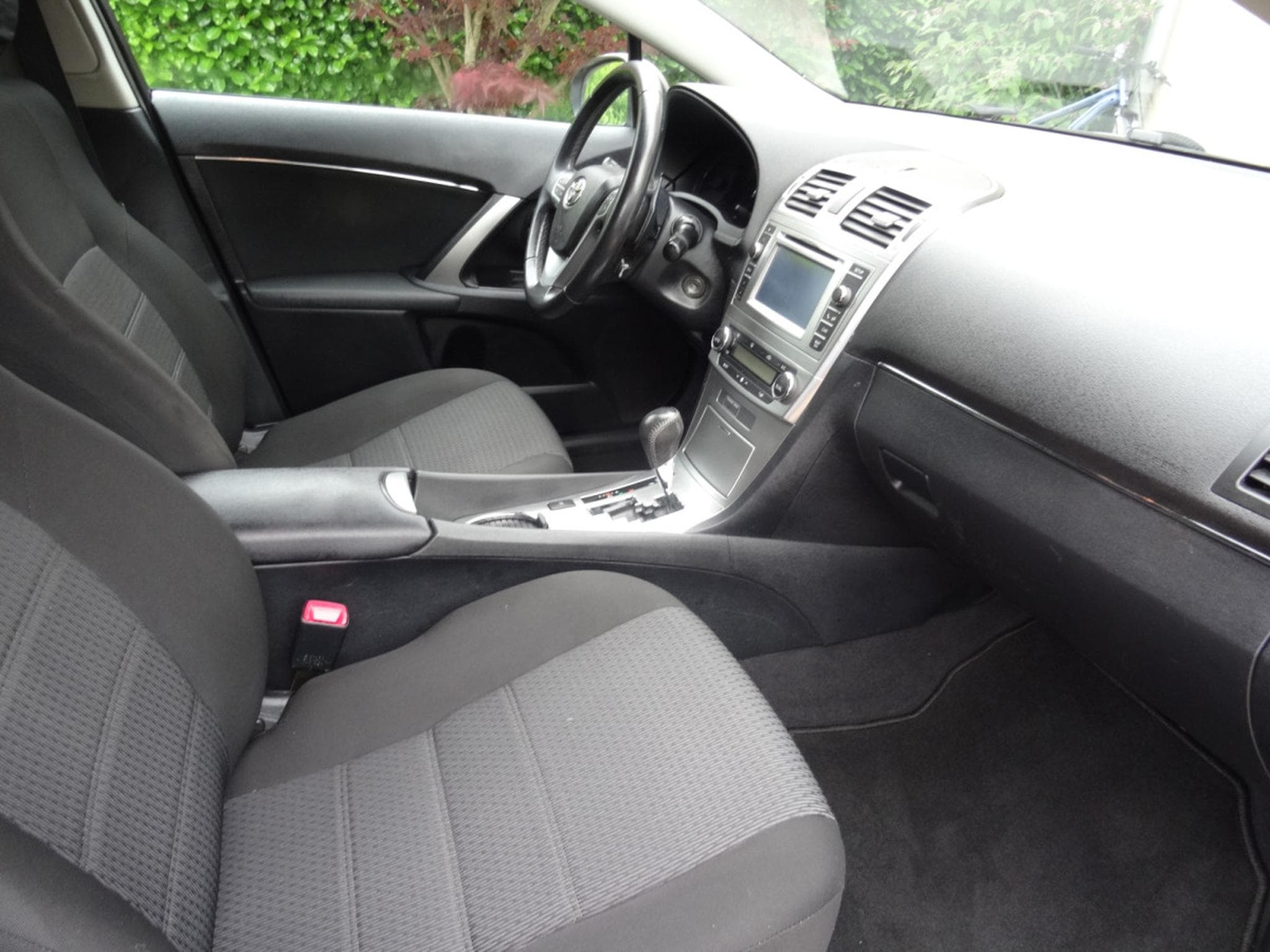 Toyota Avensis 1.8 AUTOMATIQUE (2014) - Photo 9