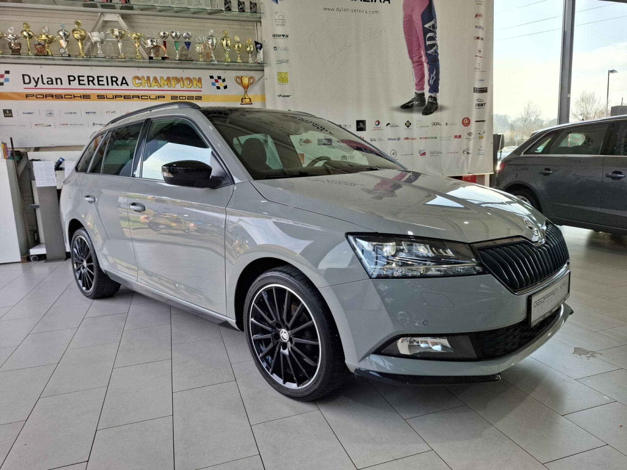 Skoda Fabia 1.0 TSI MONTE CARLO, LED, CAMERA, PANORAMIQUE, ALU 17'',NAV (2019) - Photo 4