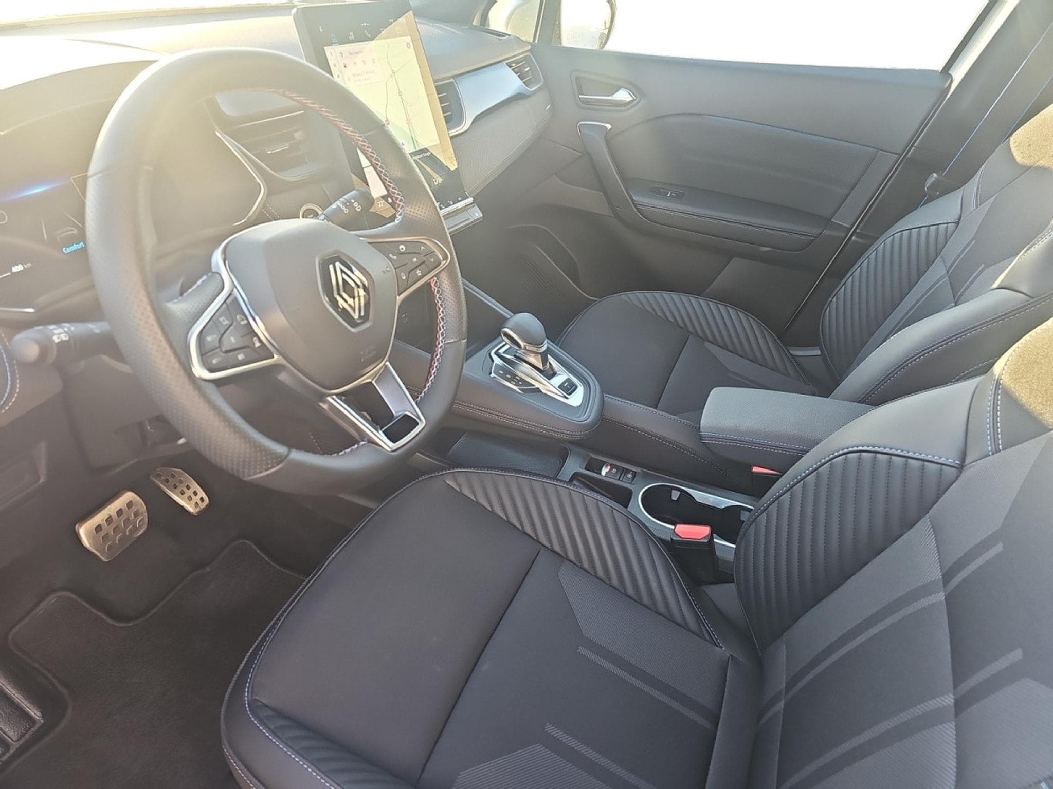 Renault Captur 1.6i Esprit Alpine E-Tech Full Hybrid (2025) - Photo 6