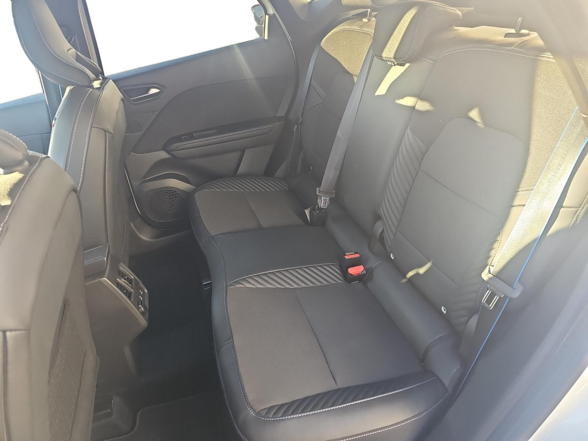 Renault Captur 1.6i Esprit Alpine E-Tech Full Hybrid (2025) - Photo 8