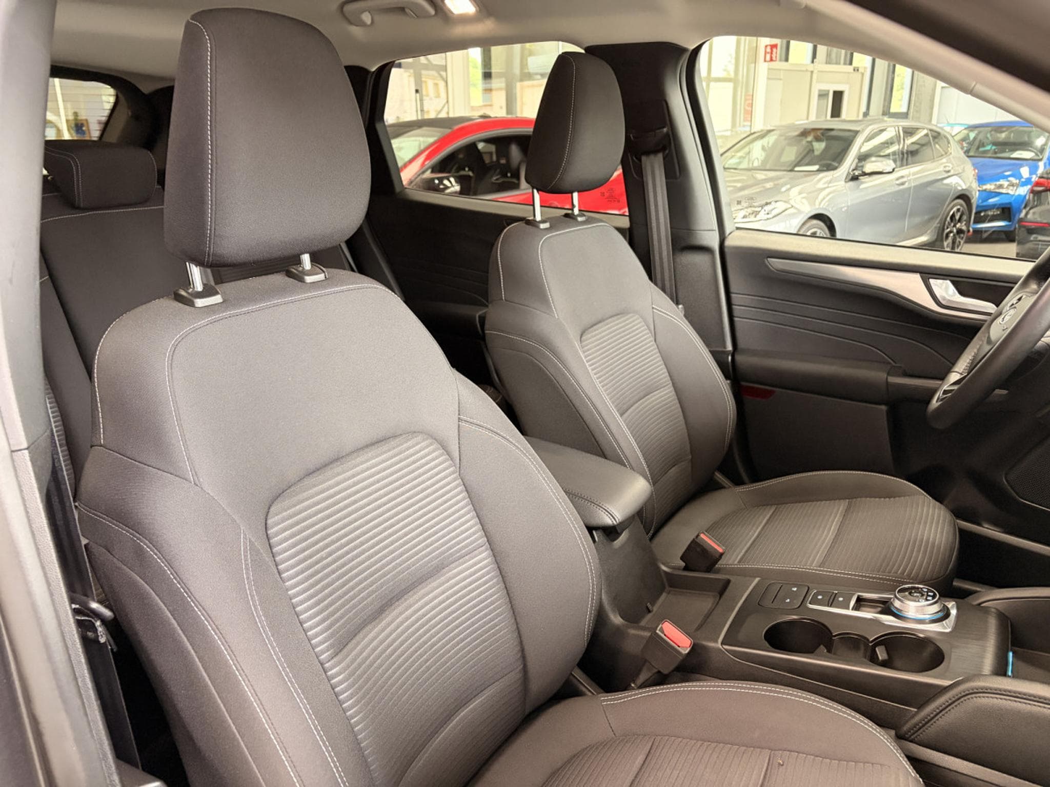 Ford Kuga 2.5 Titanium Hybrid (2022) - Photo 11