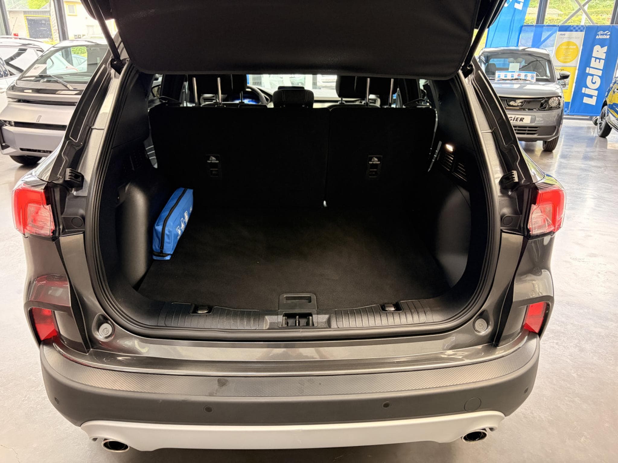 Ford Kuga 2.5 Titanium Hybrid (2022) - Photo 13