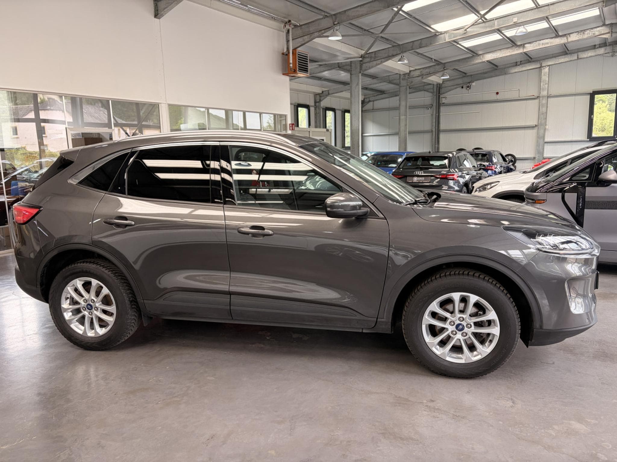 Ford Kuga 2.5 Titanium Hybrid (2022) - Photo 2