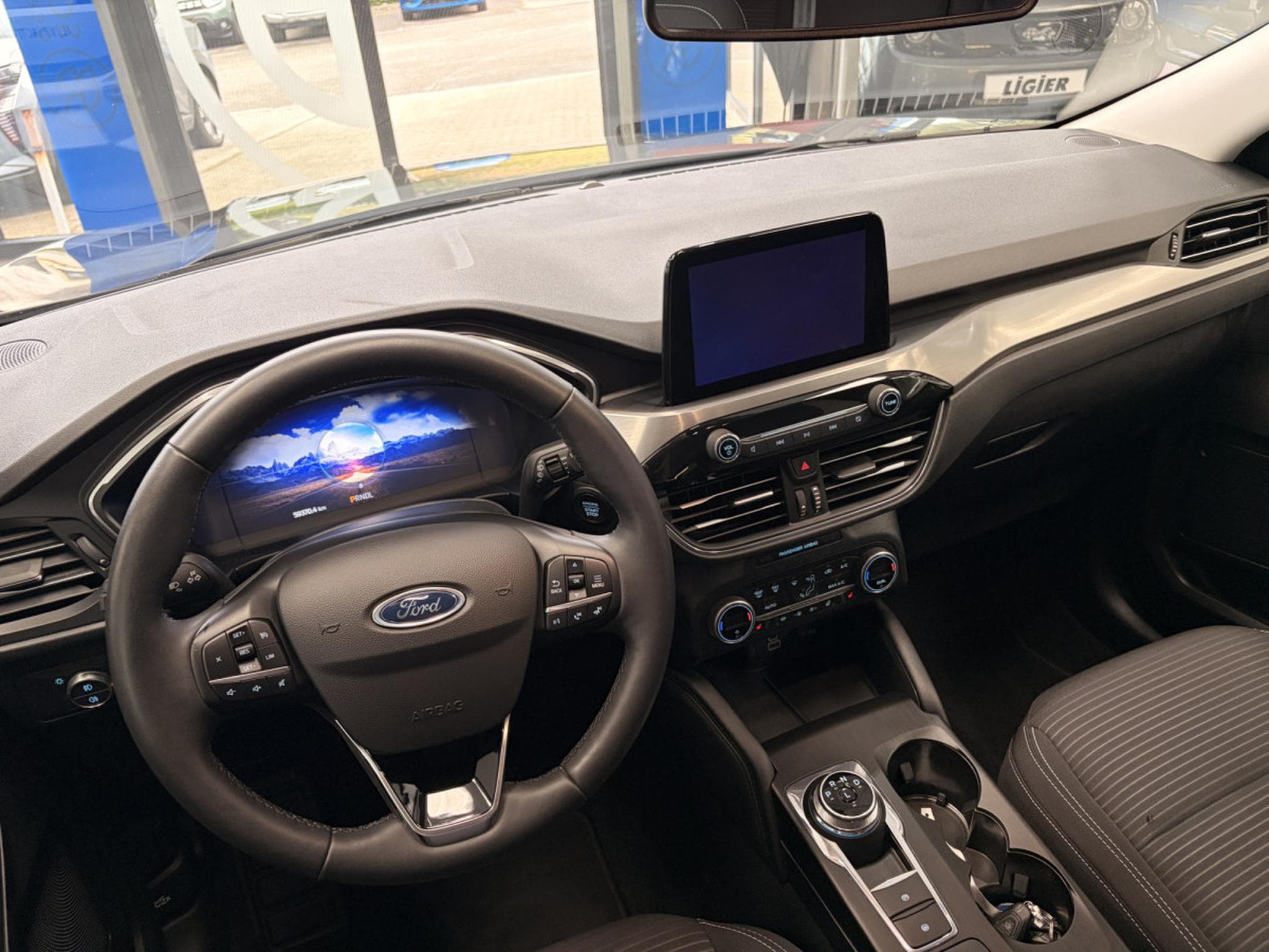 Ford Kuga 2.5 Titanium Hybrid (2022) - Photo 9
