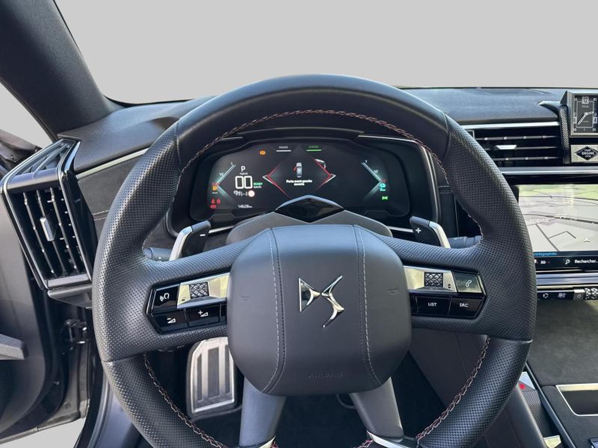 DS Automobiles DS9 9 Performance Line + (2024) - Photo 14