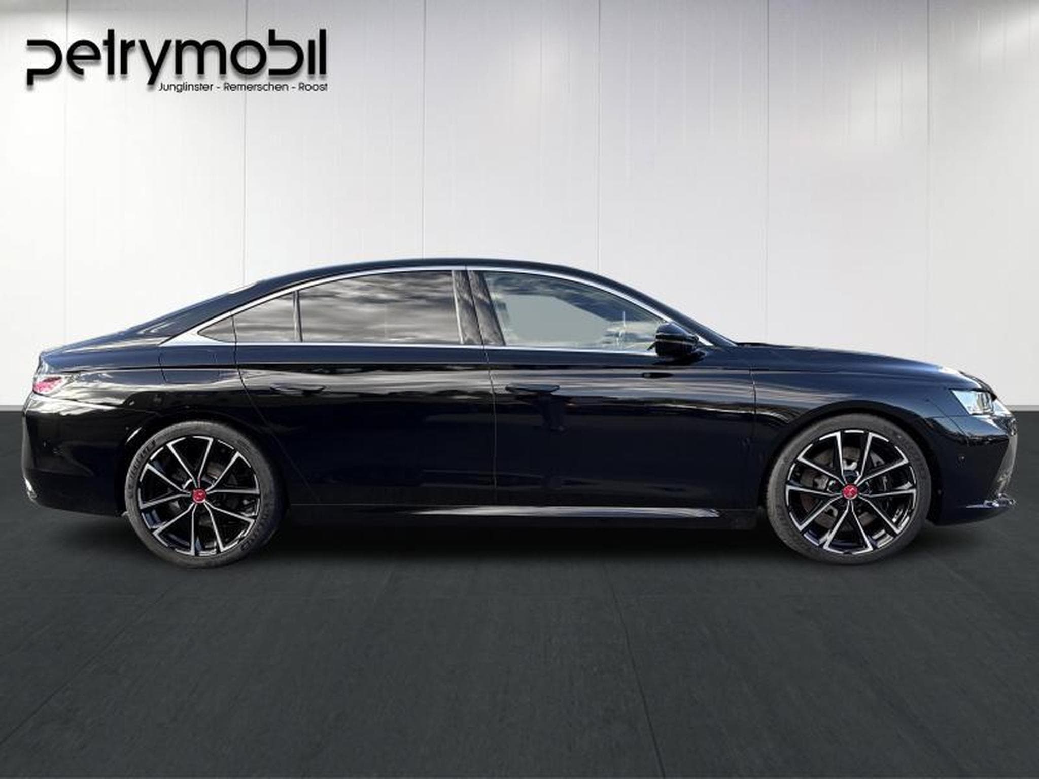 DS Automobiles DS9 9 Performance Line + (2024) - Photo 8