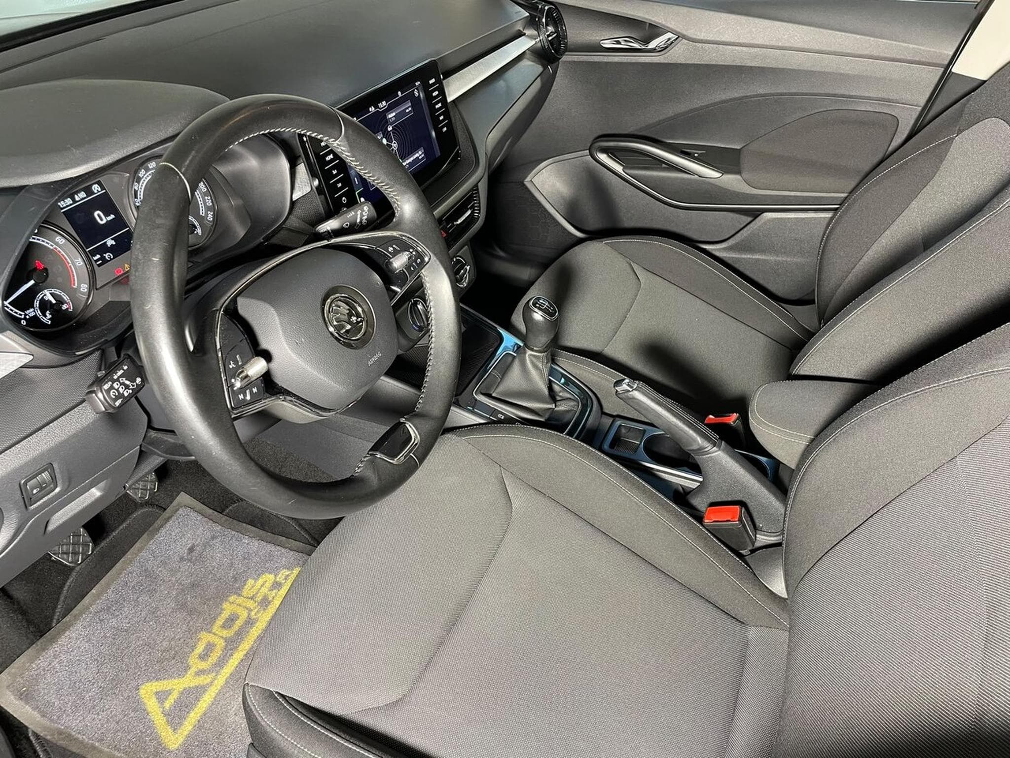Skoda Fabia 1.0 TSI 95 AMBITION GPS CARPLAY (2022) - Photo 10
