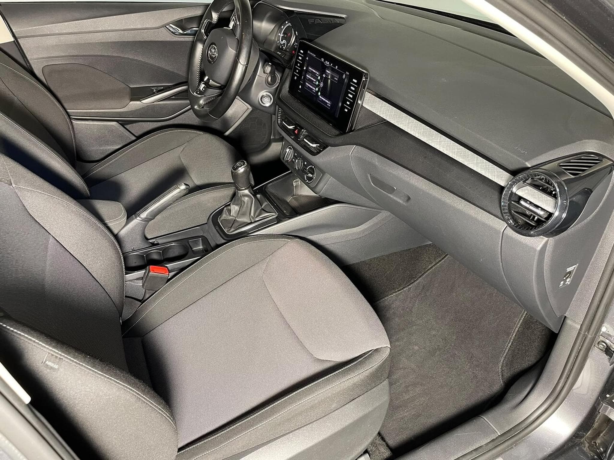 Skoda Fabia 1.0 TSI 95 AMBITION GPS CARPLAY (2022) - Photo 11