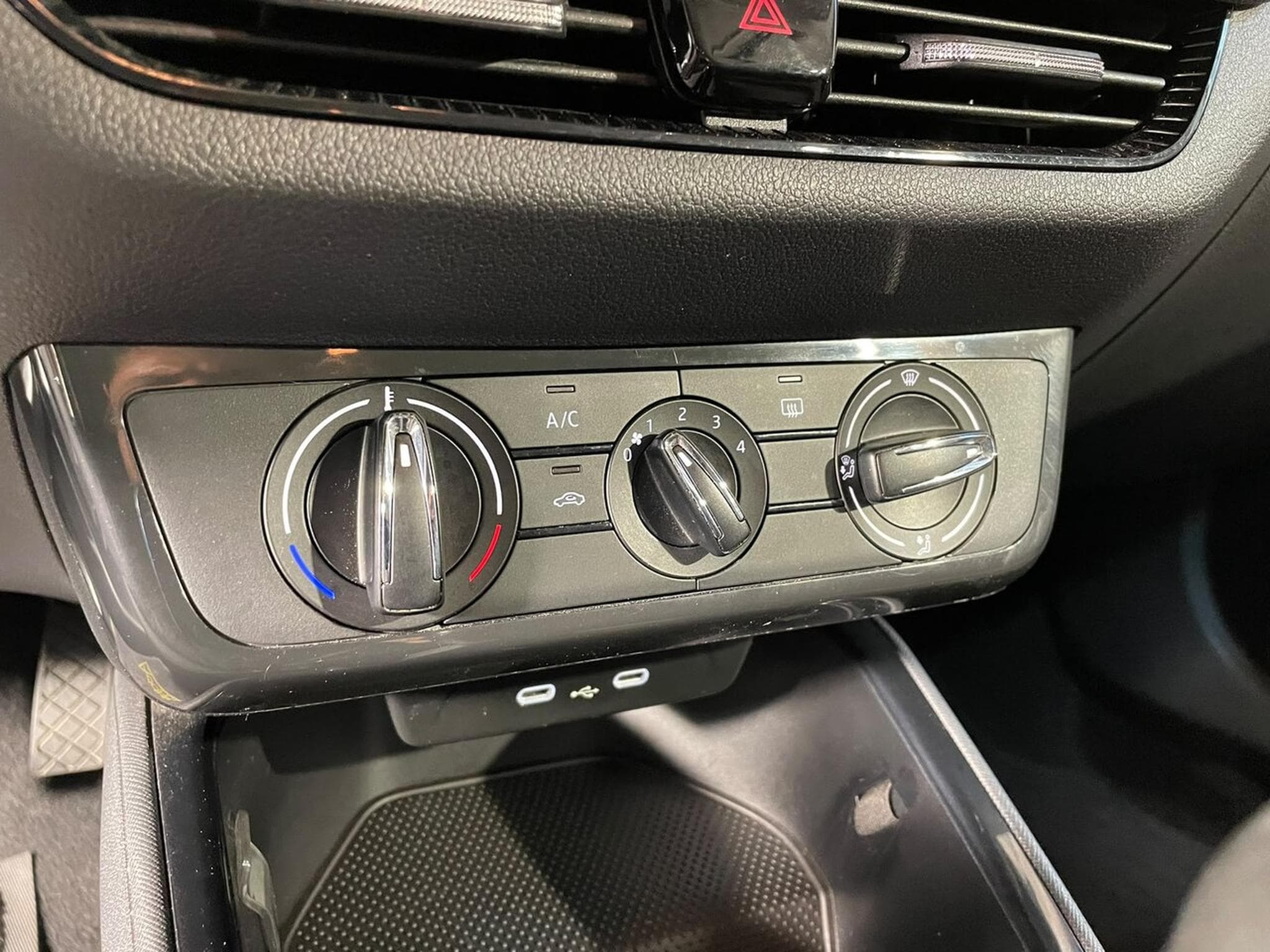 Skoda Fabia 1.0 TSI 95 AMBITION GPS CARPLAY (2022) - Photo 6