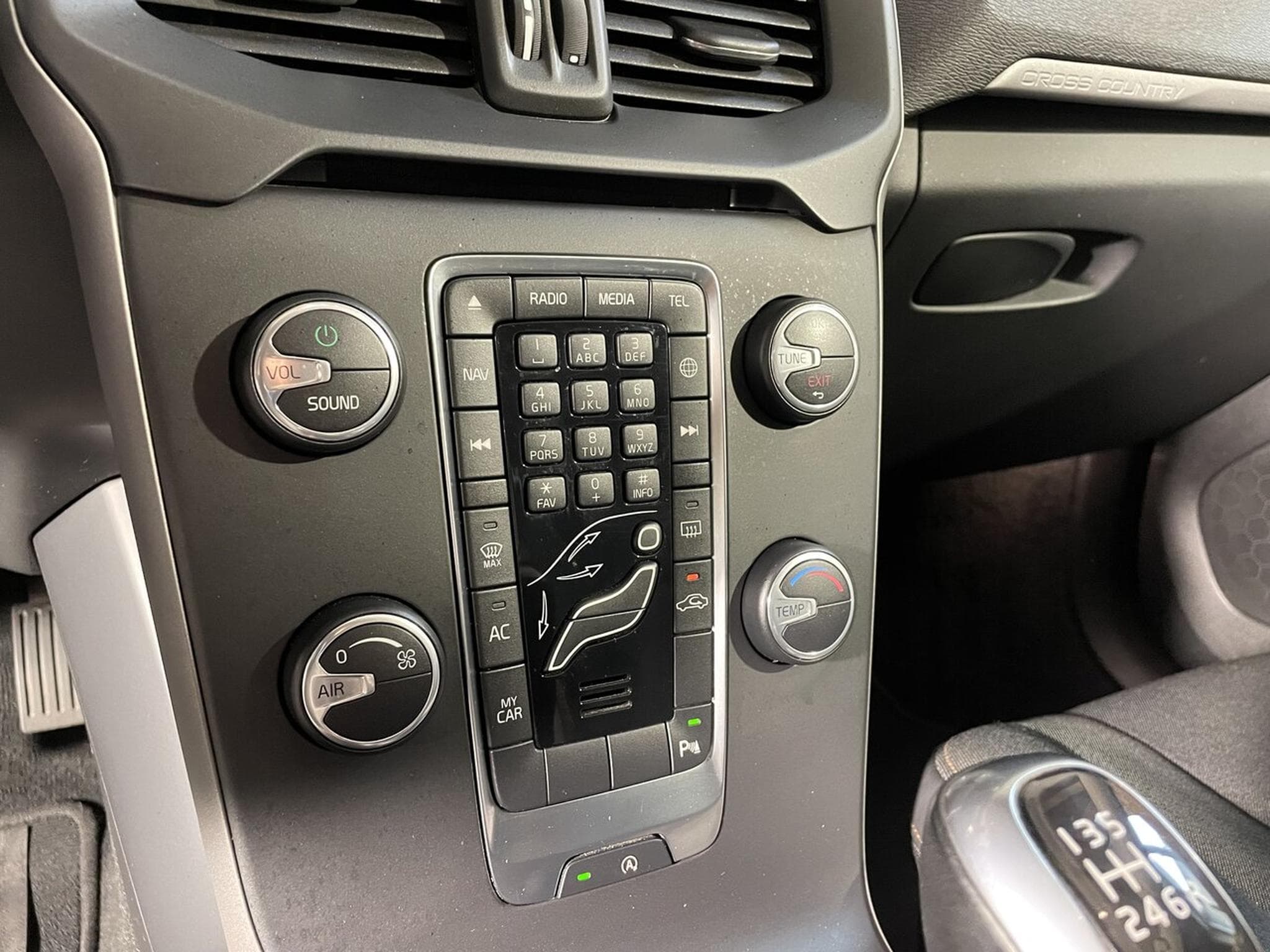 Volvo V40 2.0 D3 150 CV CROSS COUNTRY GPS BLUETOOTH (2015) - Foto 6