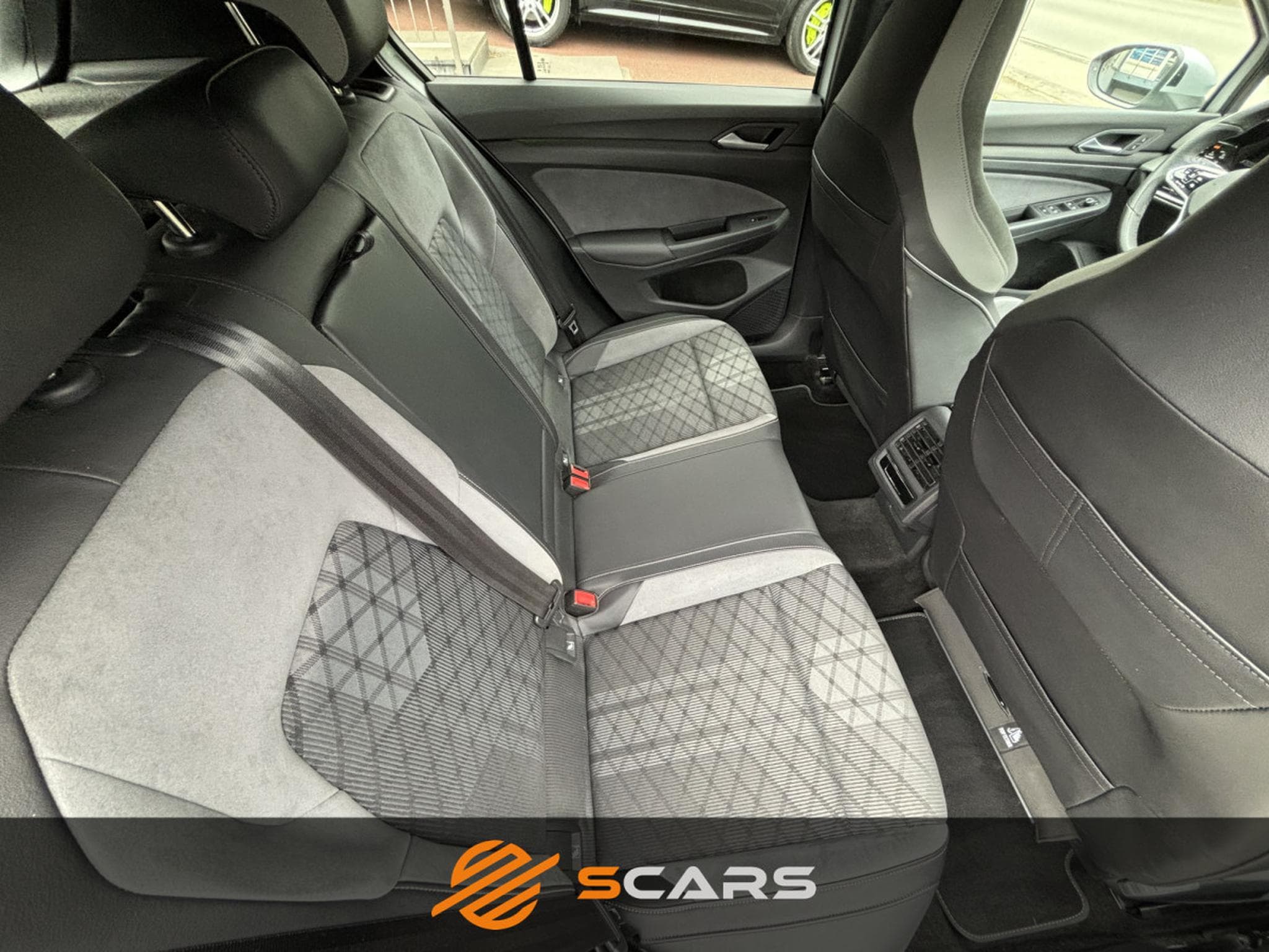 VW Golf 1.5 eTsi DSG 150cv R-Line (2023) - Photo 10