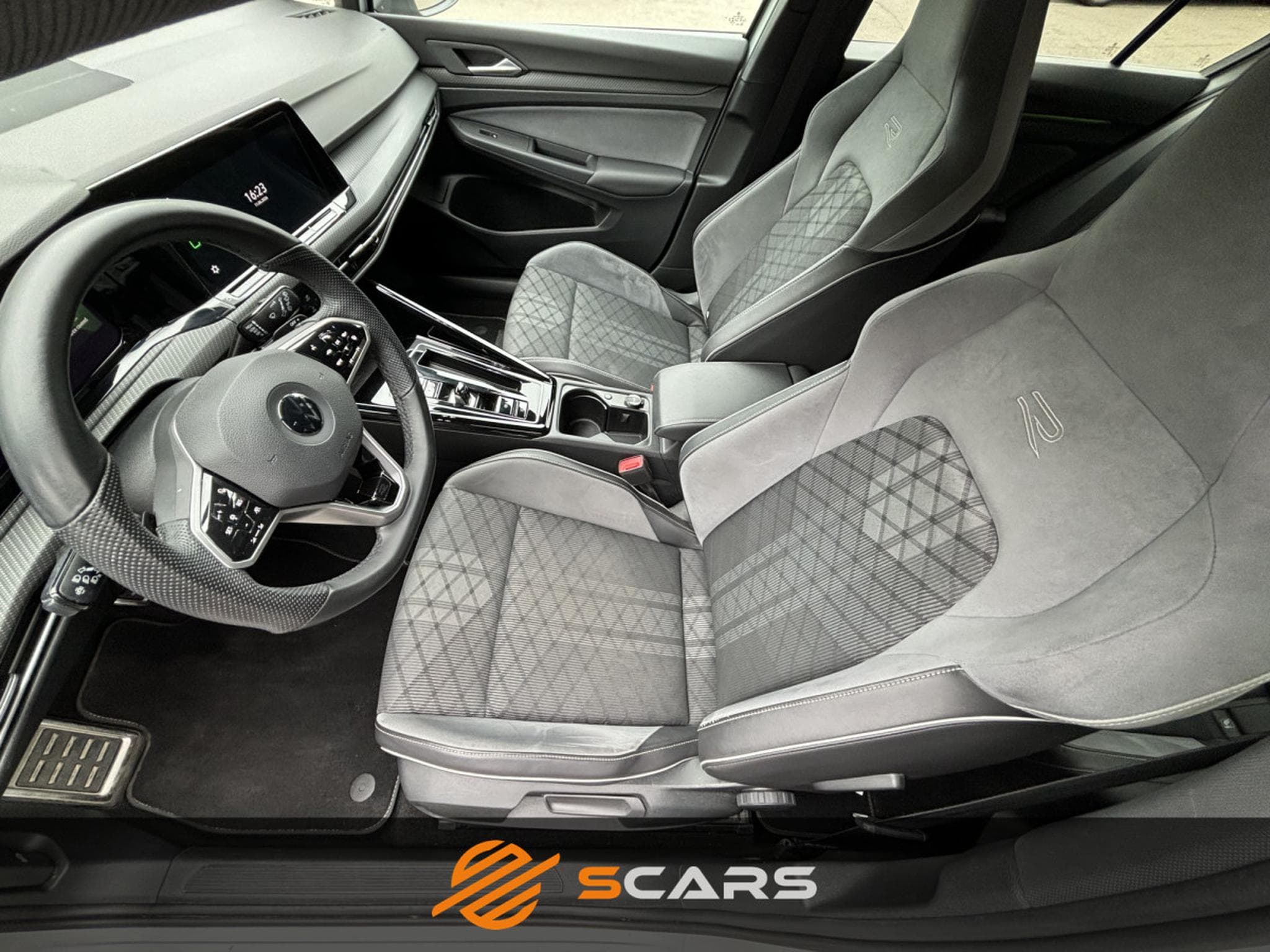 VW Golf 1.5 eTsi DSG 150cv R-Line (2023) - Photo 9