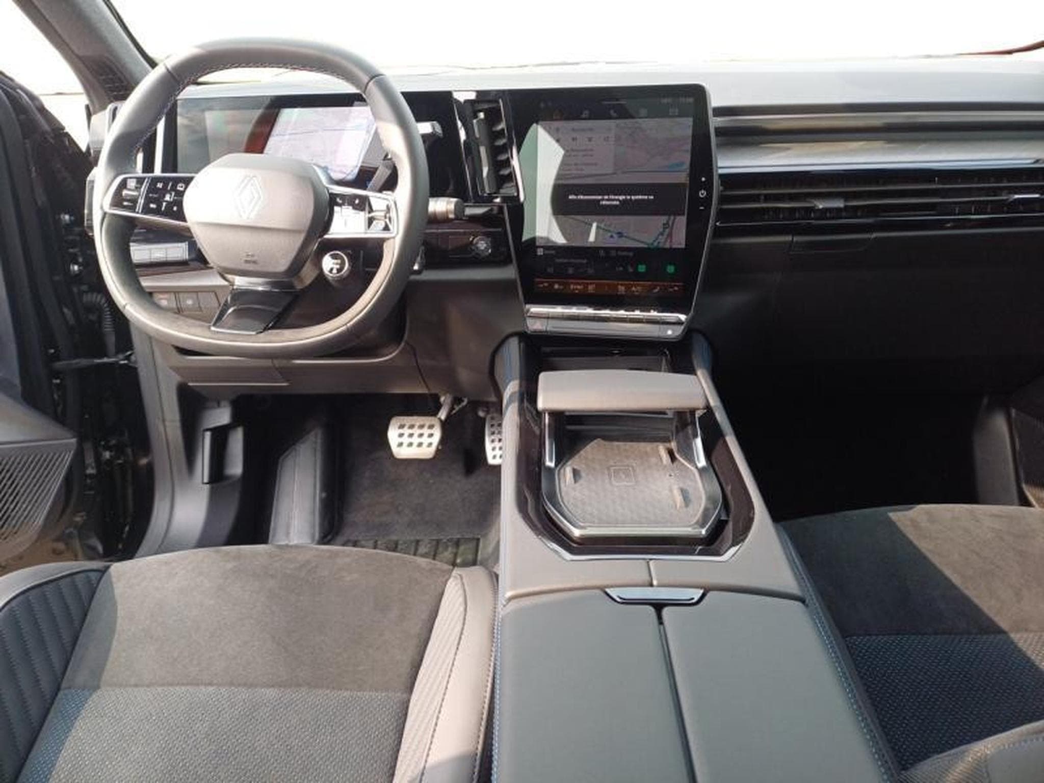 Renault Rafale 1.2 E-Tech Esprit Alpine E-Tech 4Control 200cv (2025) - Photo 8