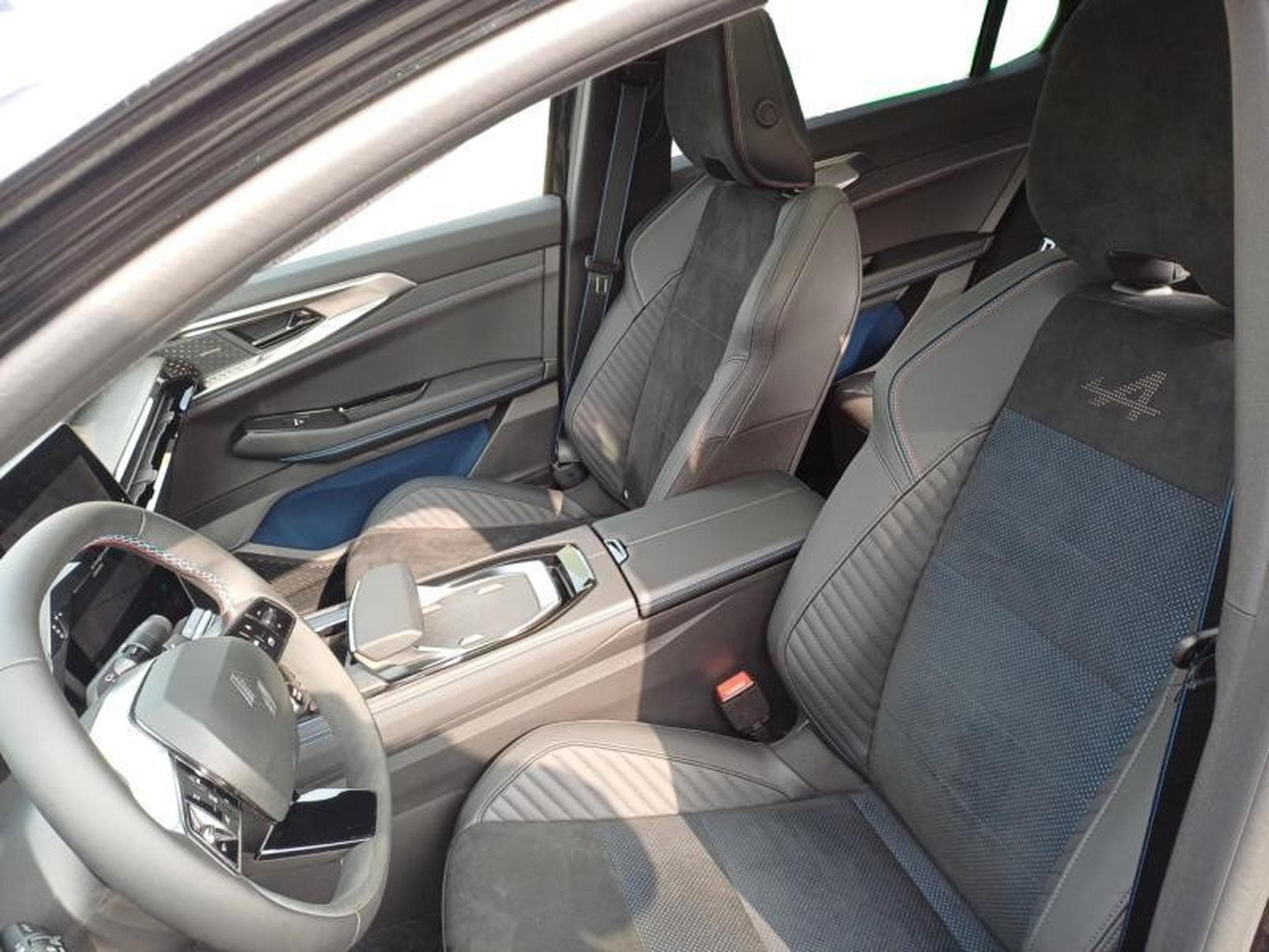 Renault Rafale 1.2 E-Tech Esprit Alpine E-Tech 4Control 200cv (2025) - Photo 9