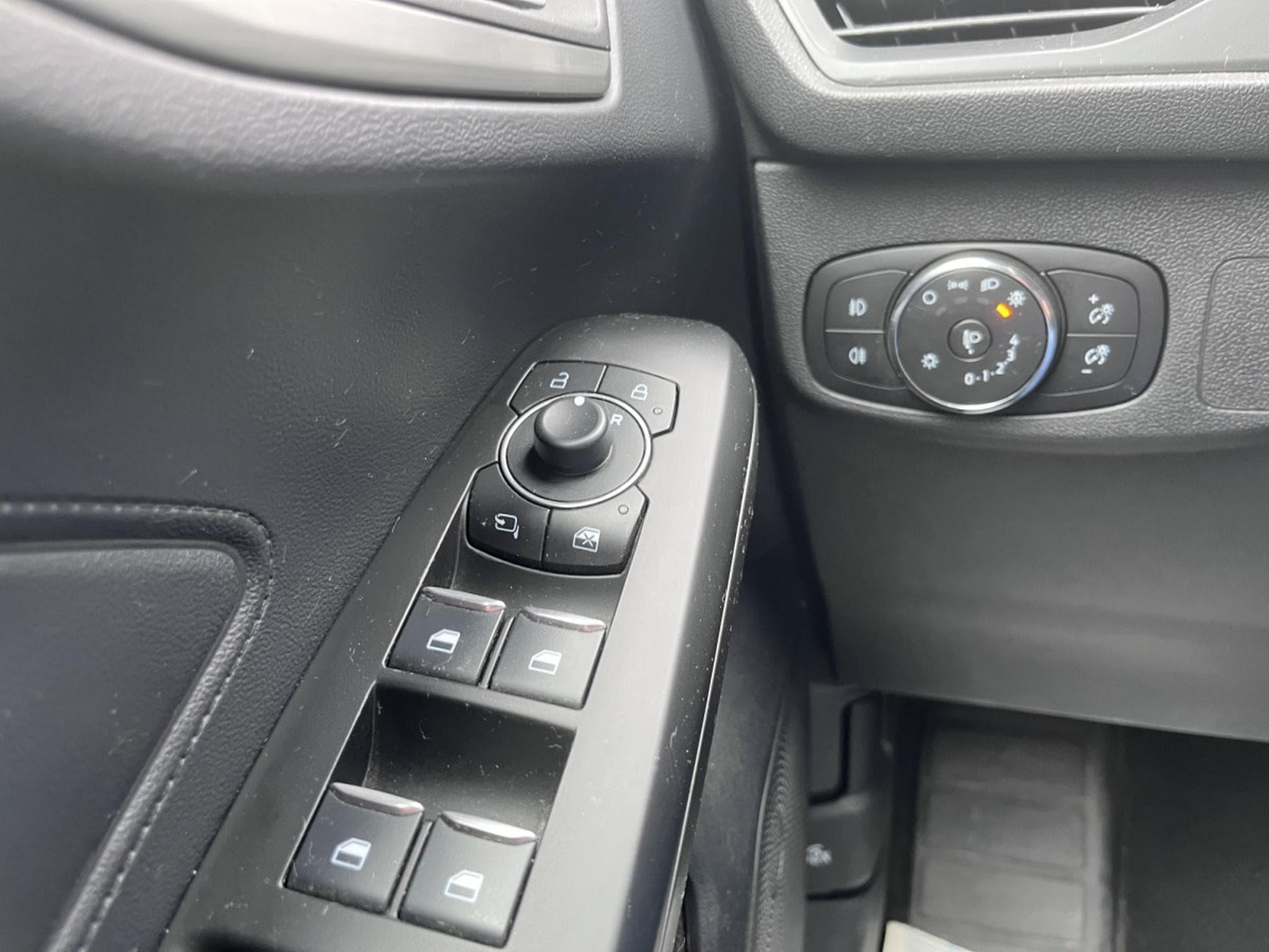 Ford Focus Focus Turnier 1.5 EcoBlue Aut.*LED 2xPDC*DAB*Winterpack (2023) - Photo 20