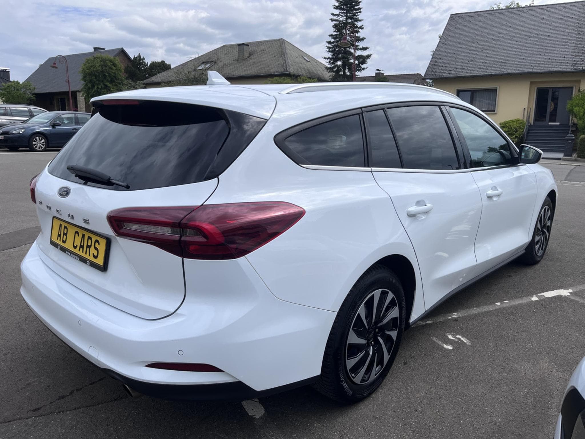 Ford Focus Focus Turnier 1.5 EcoBlue Aut.*LED 2xPDC*DAB*Winterpack (2023) - Photo 6