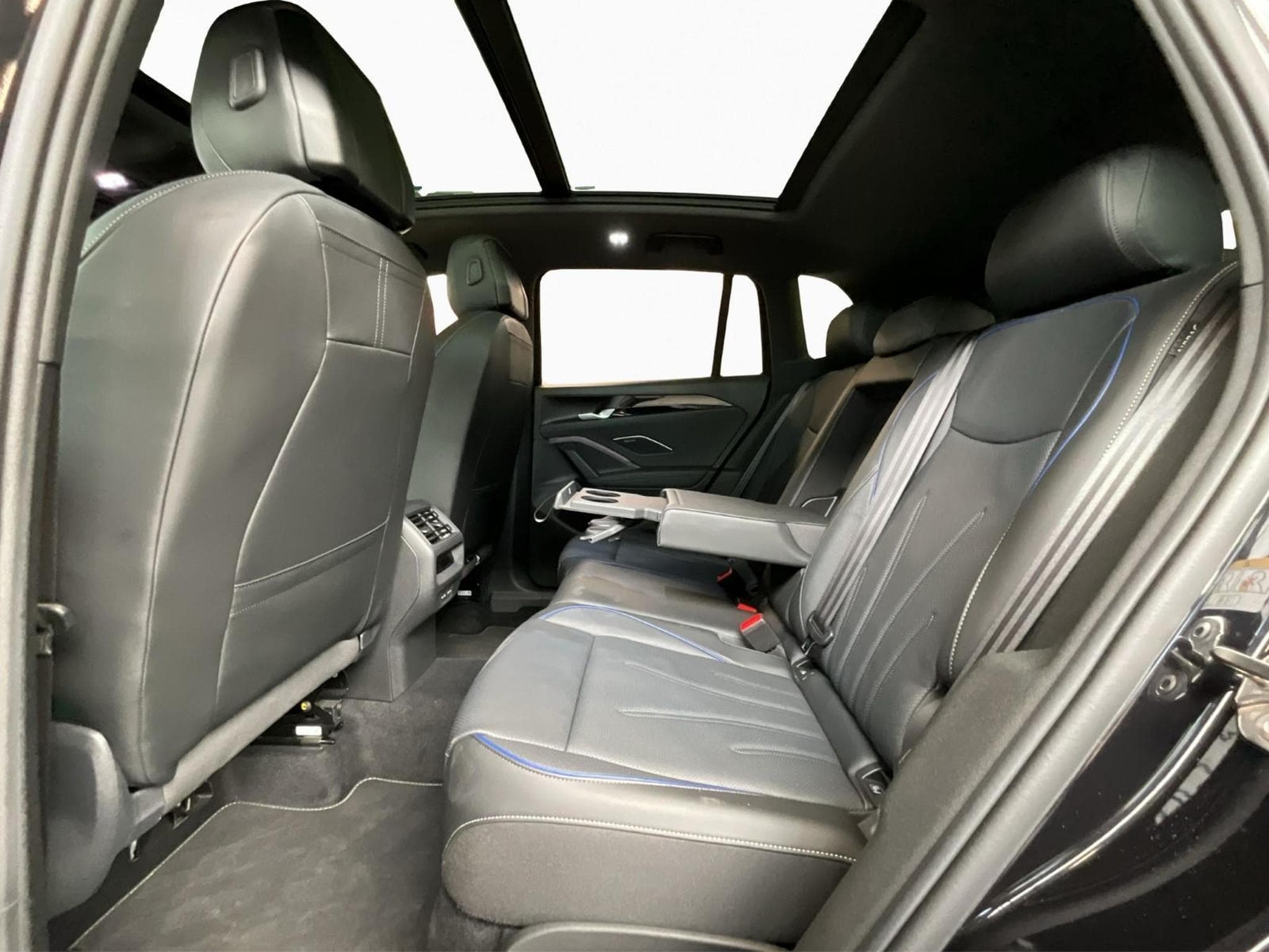 VW Tiguan R-Line+DSG+Black-Style+4M+Pano+AHK+IQ-Drive (2025) - Foto 16