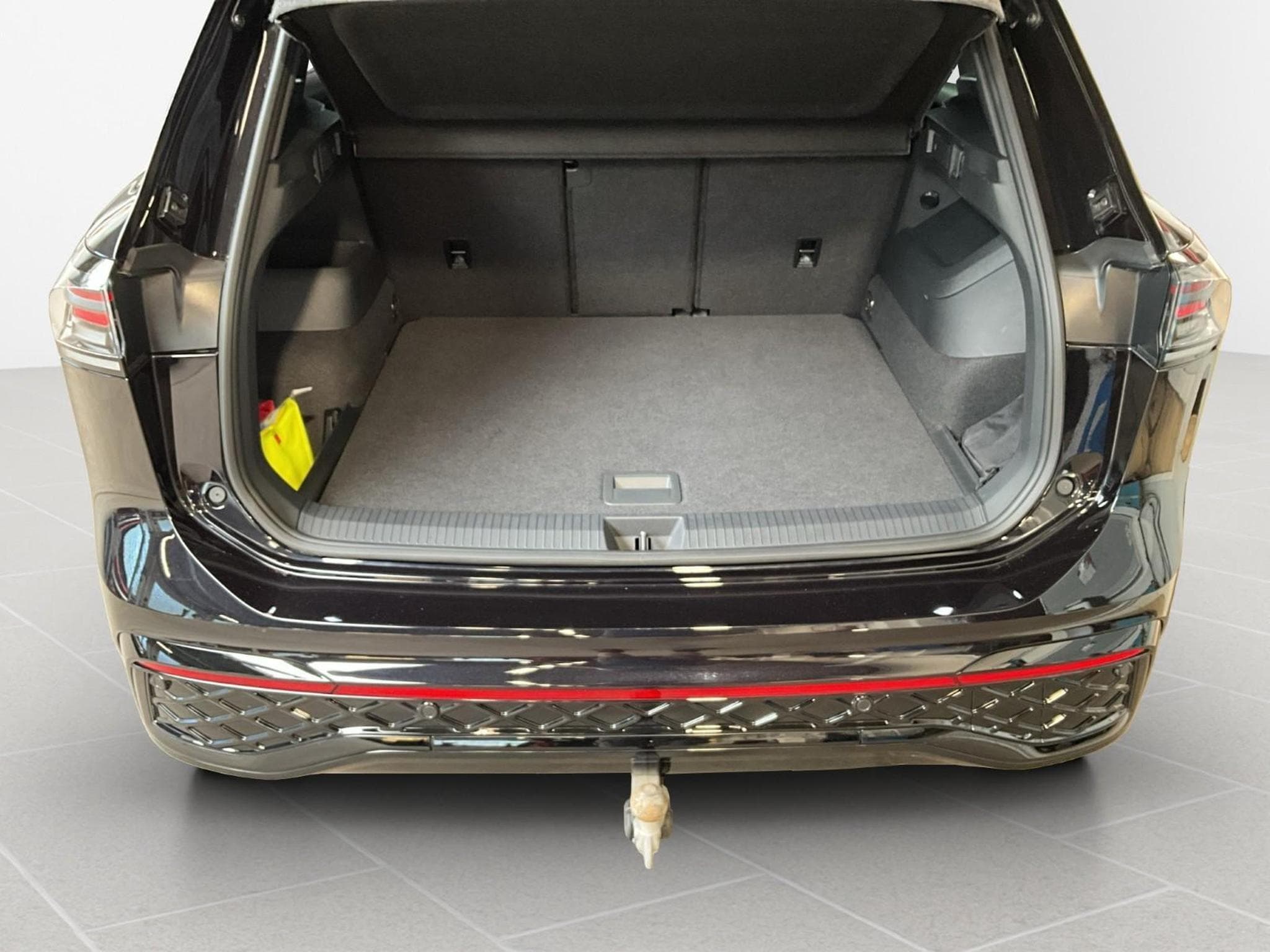 VW Tiguan R-Line+DSG+Black-Style+4M+Pano+AHK+IQ-Drive (2025) - Foto 17