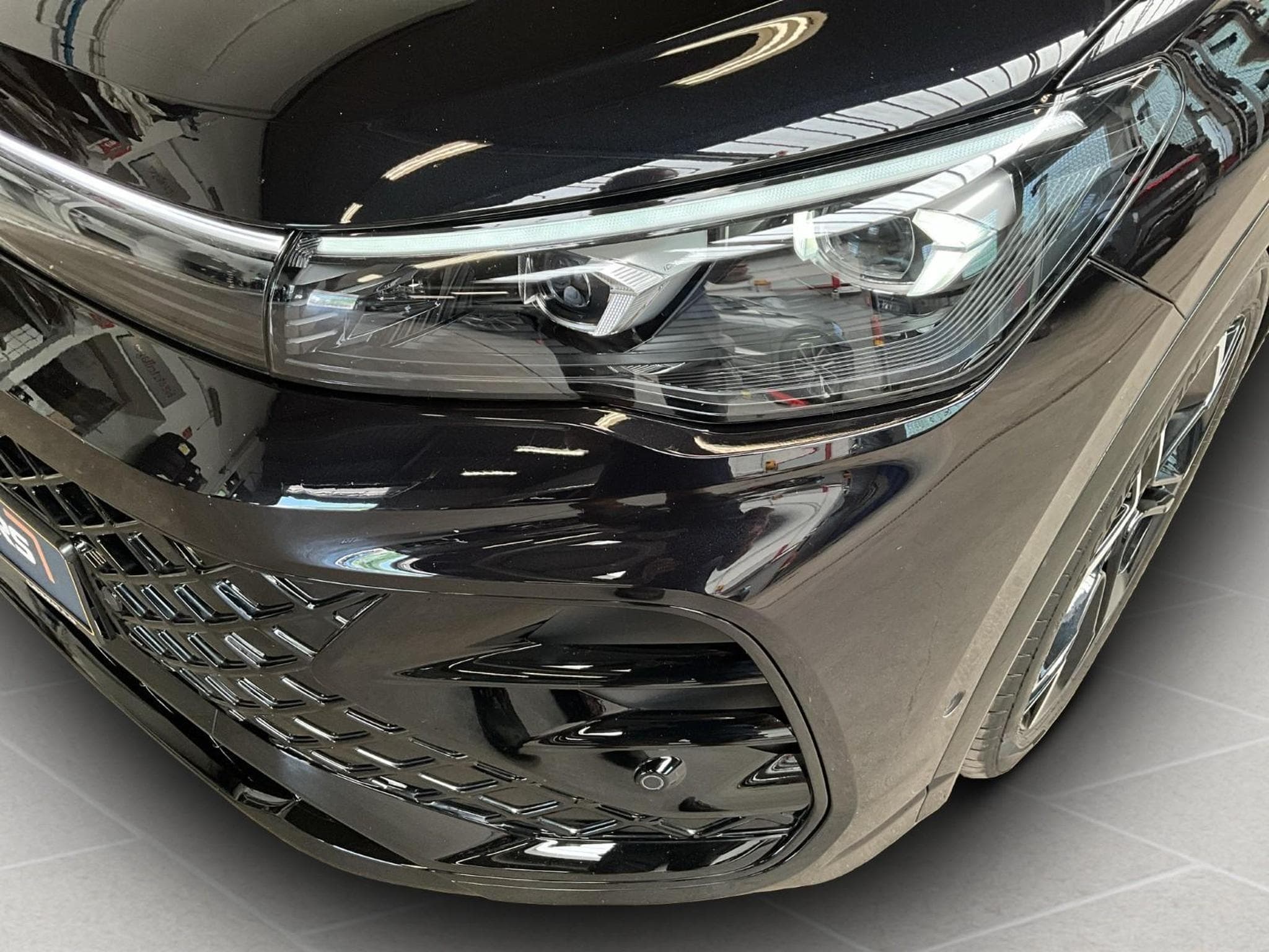 VW Tiguan R-Line+DSG+Black-Style+4M+Pano+AHK+IQ-Drive (2025) - Foto 18