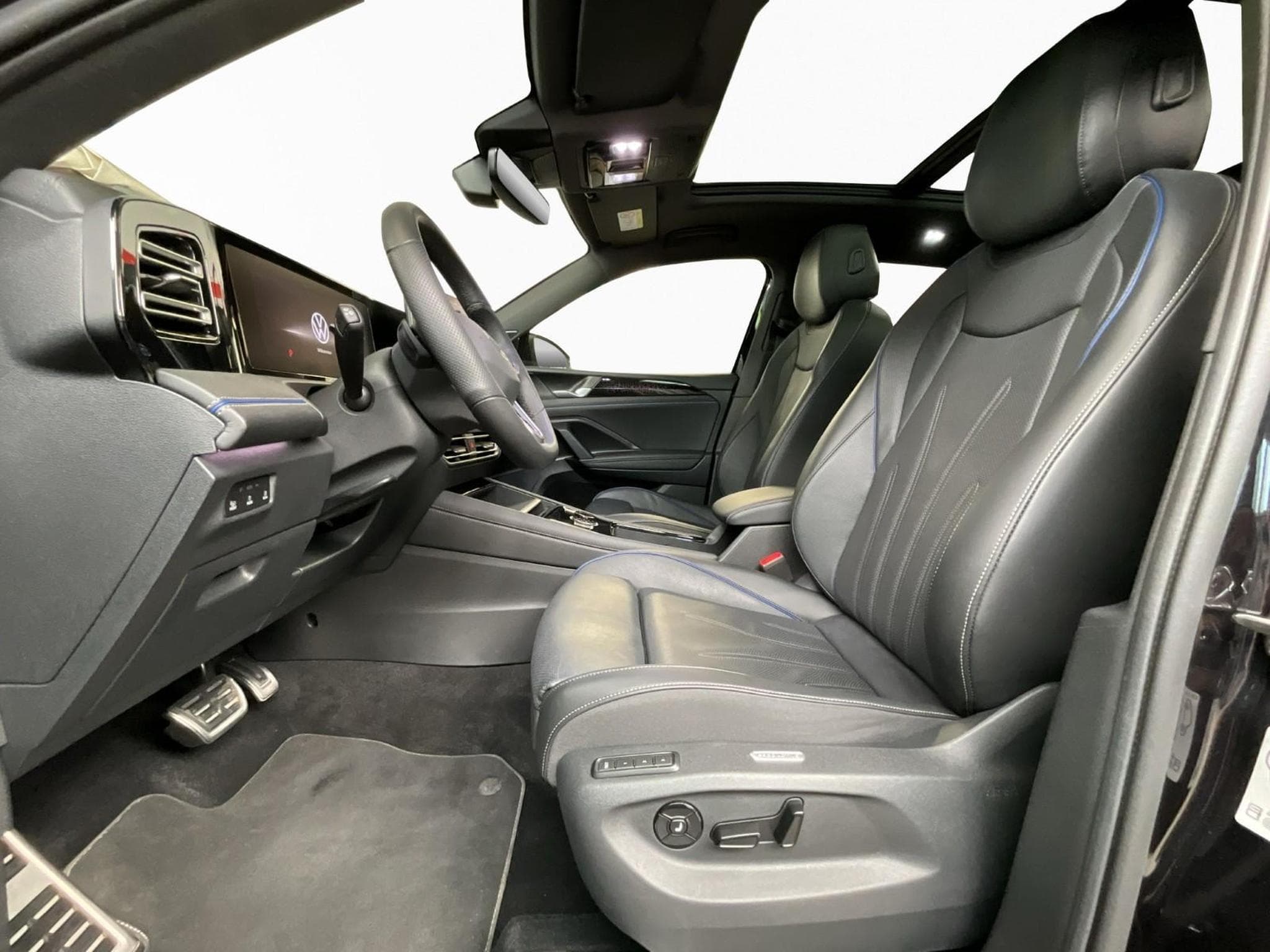 VW Tiguan R-Line+DSG+Black-Style+4M+Pano+AHK+IQ-Drive (2025) - Foto 9