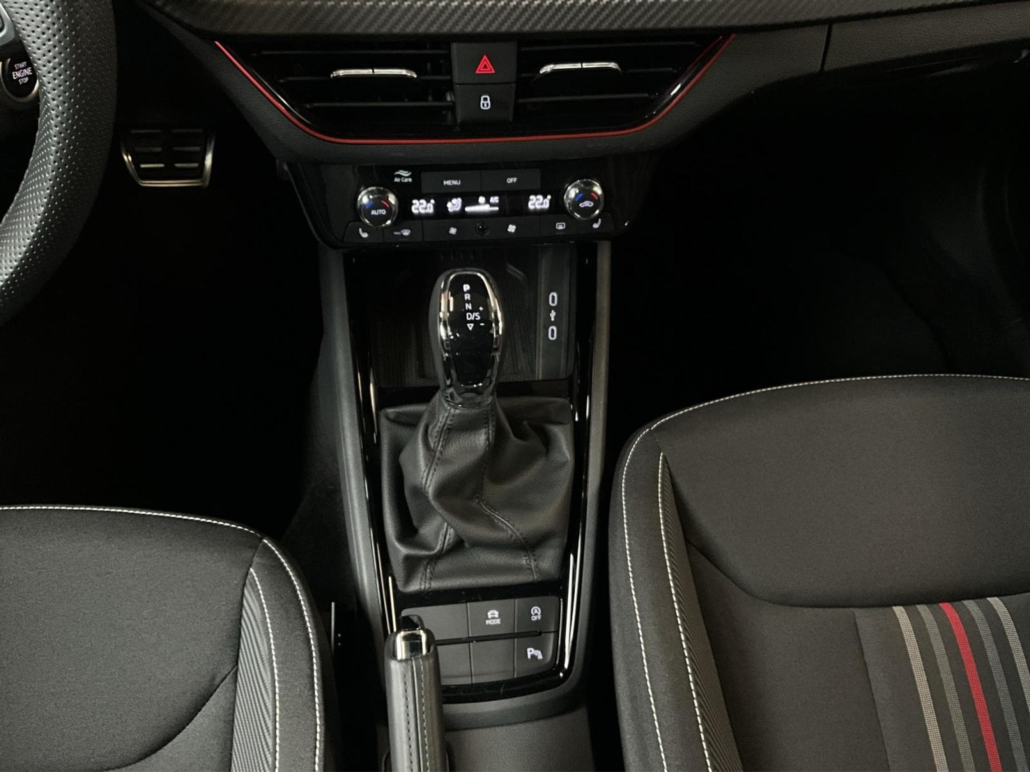 Skoda Kamiq Monte-Carlo+DSG+LED+P.Assisted+P.Park&Go (2025) - Foto 12