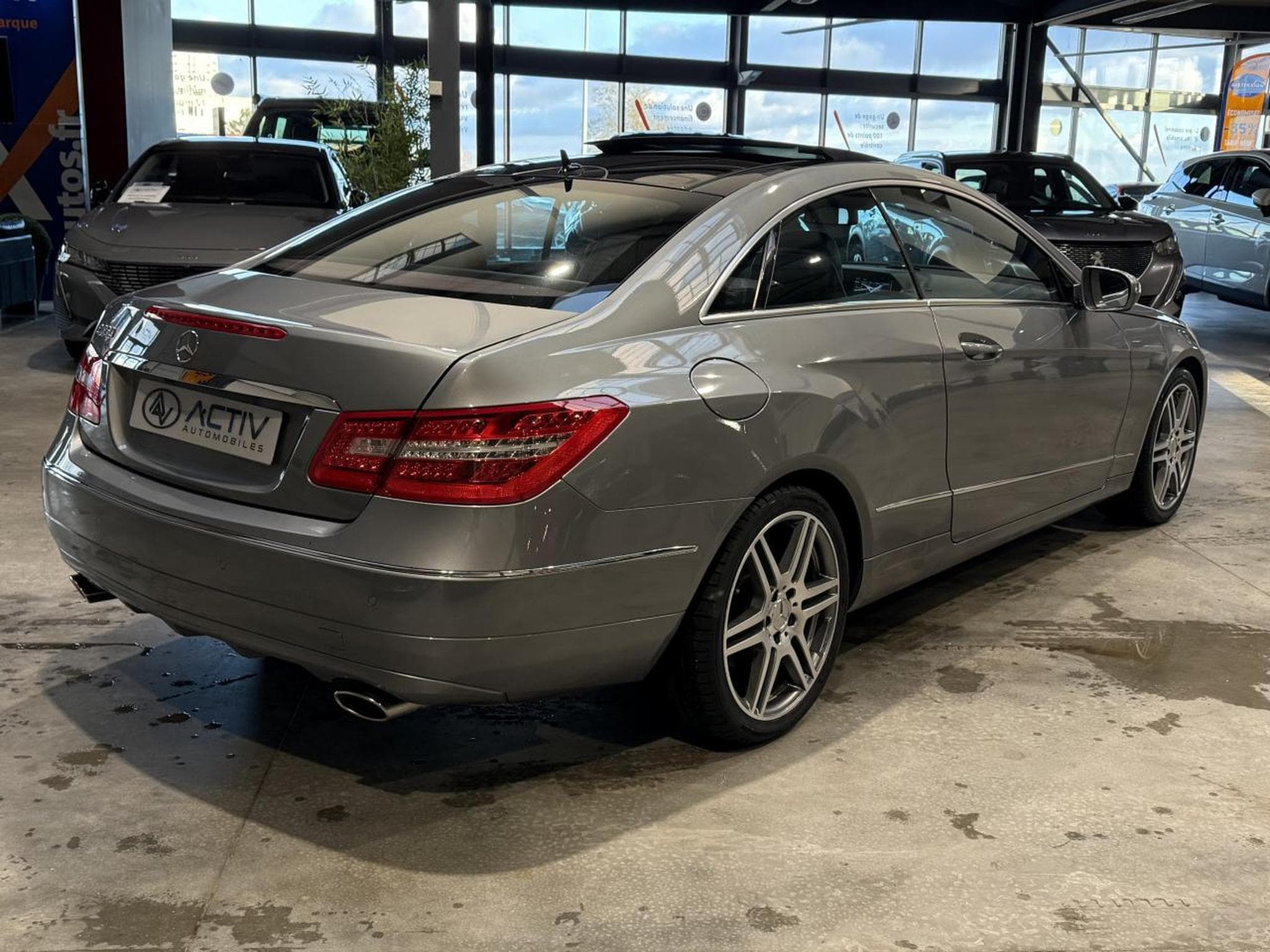 Mercedes CLASSE E COUPE 350 avantgarde executive 7gtro (2009) - Photo 5
