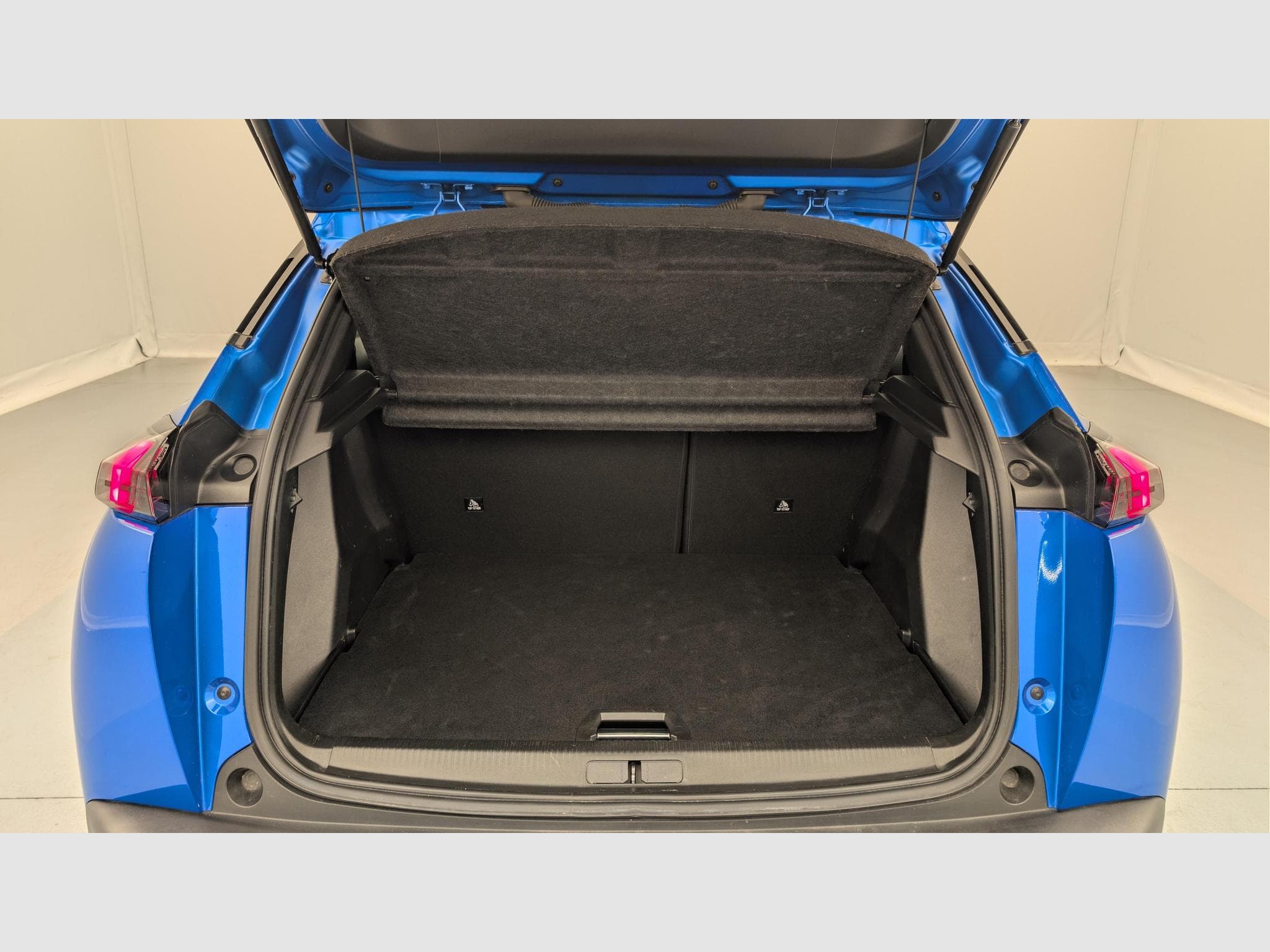 Peugeot 2008 PureTech 130 S&S BVM6 Allure Pack (2023) - Photo 11