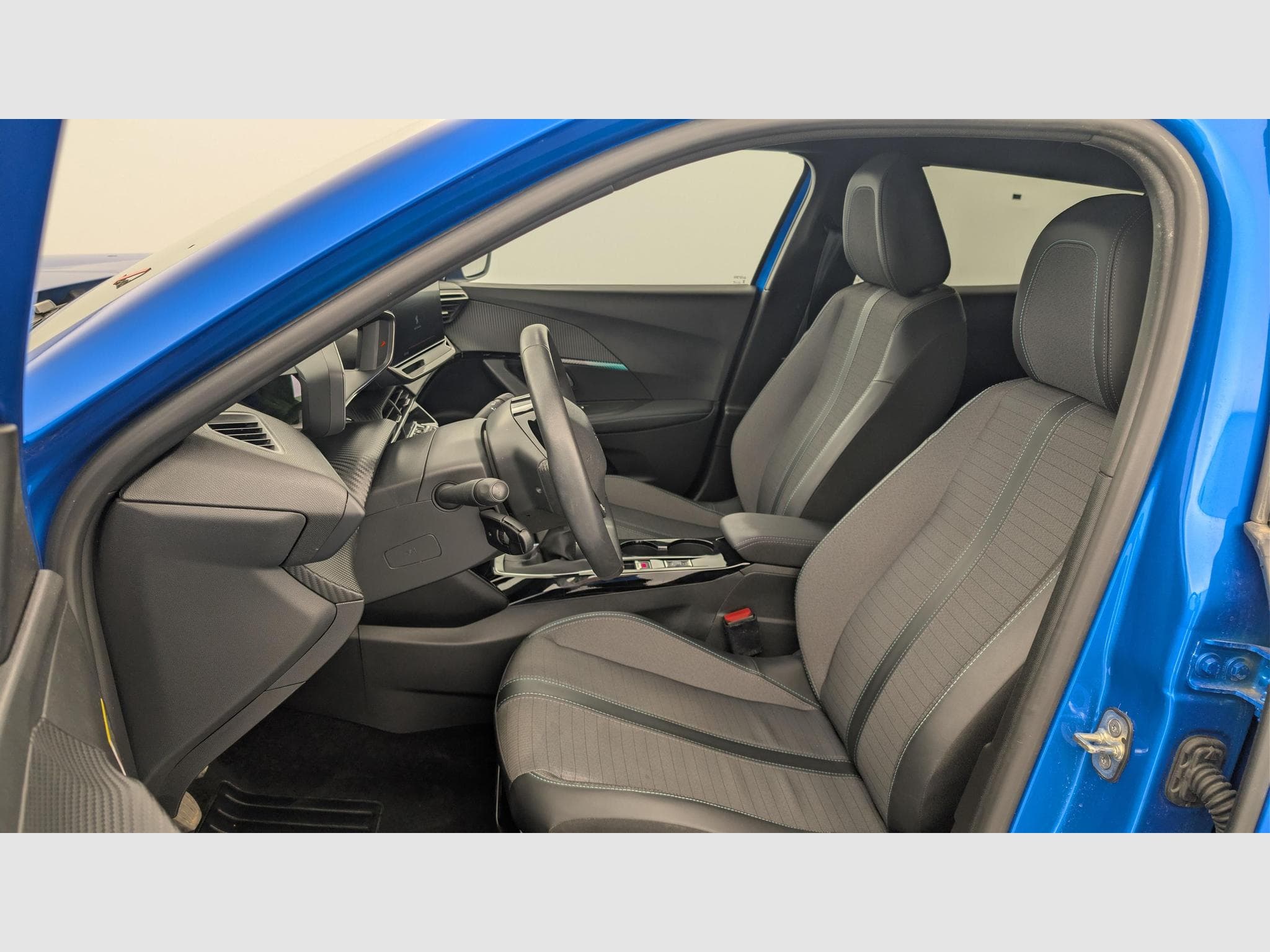 Peugeot 2008 PureTech 130 S&S BVM6 Allure Pack (2023) - Photo 16
