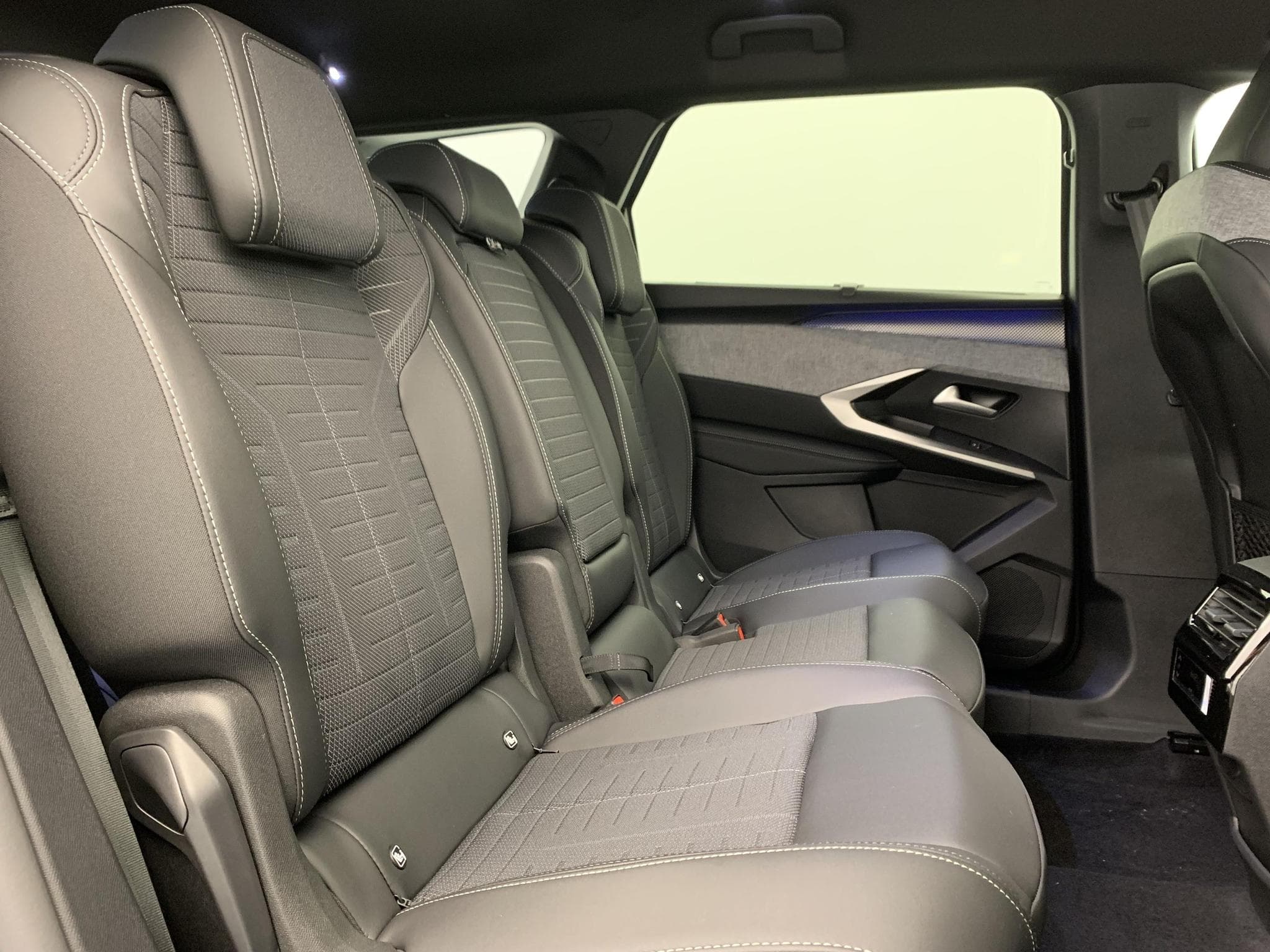 Peugeot 5008 HYBRID 145CH E-DCS6 GT (2026) - Photo 10
