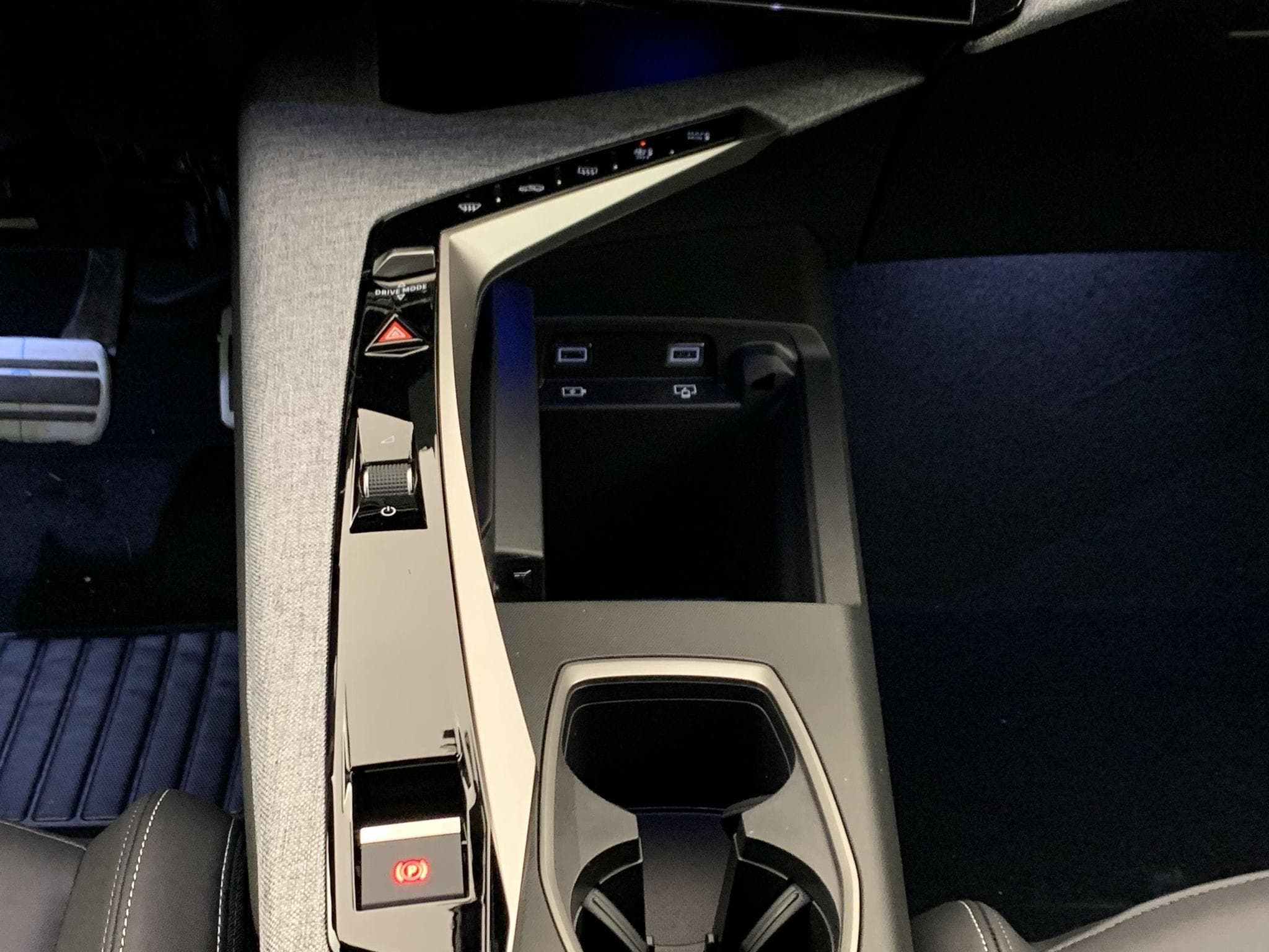 Peugeot 5008 HYBRID 145CH E-DCS6 GT (2026) - Photo 17