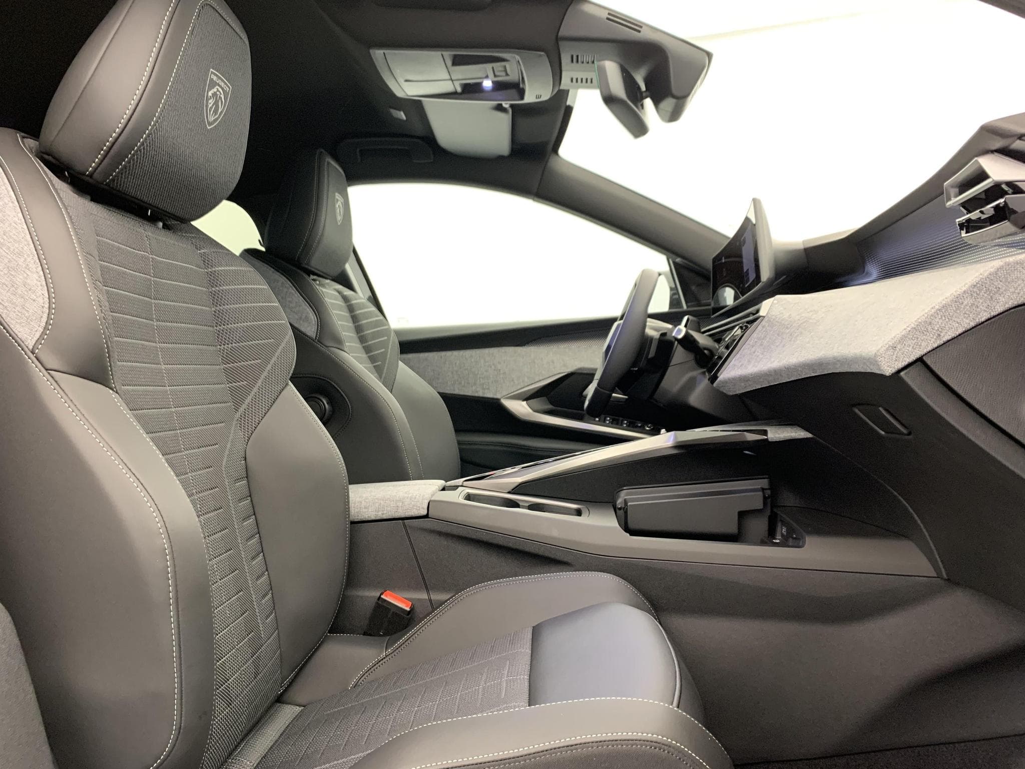 Peugeot 5008 HYBRID 145CH E-DCS6 GT (2026) - Photo 9