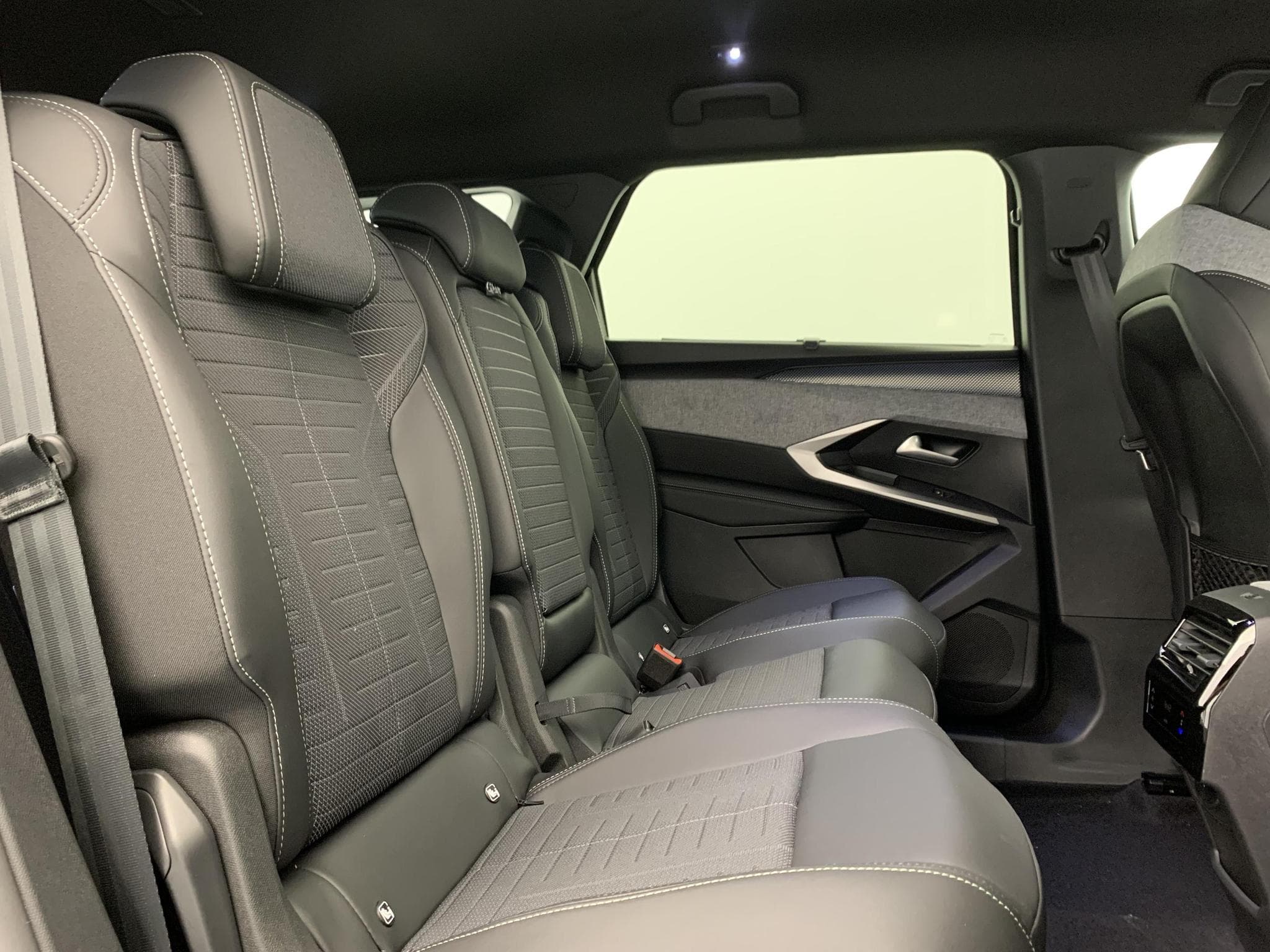 Peugeot 5008 HYBRID 145CH E-DCS6 GT (2026) - Photo 10