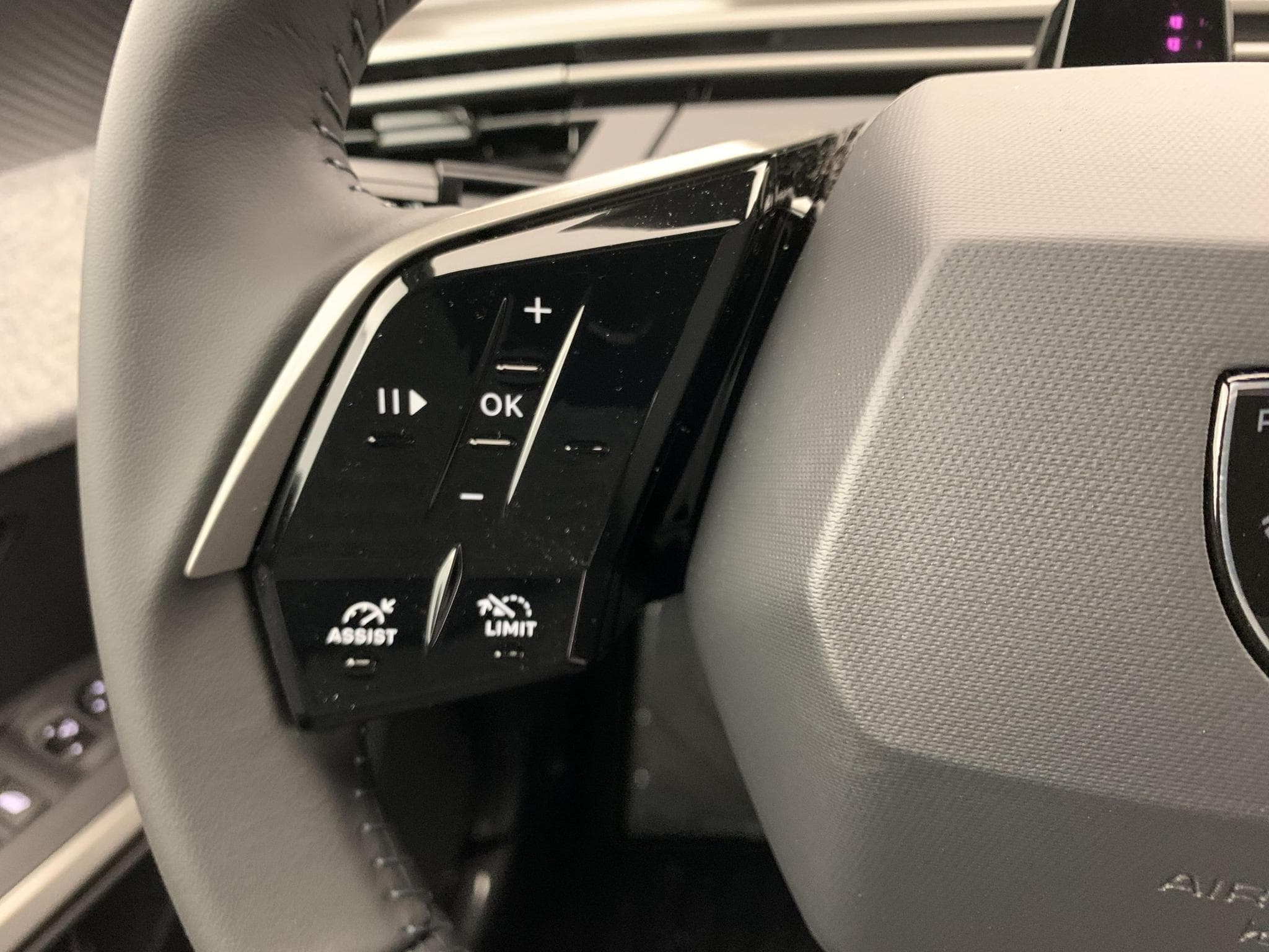 Peugeot 5008 Hybrid 145 e-DCS6 Allure (2026) - Photo 15