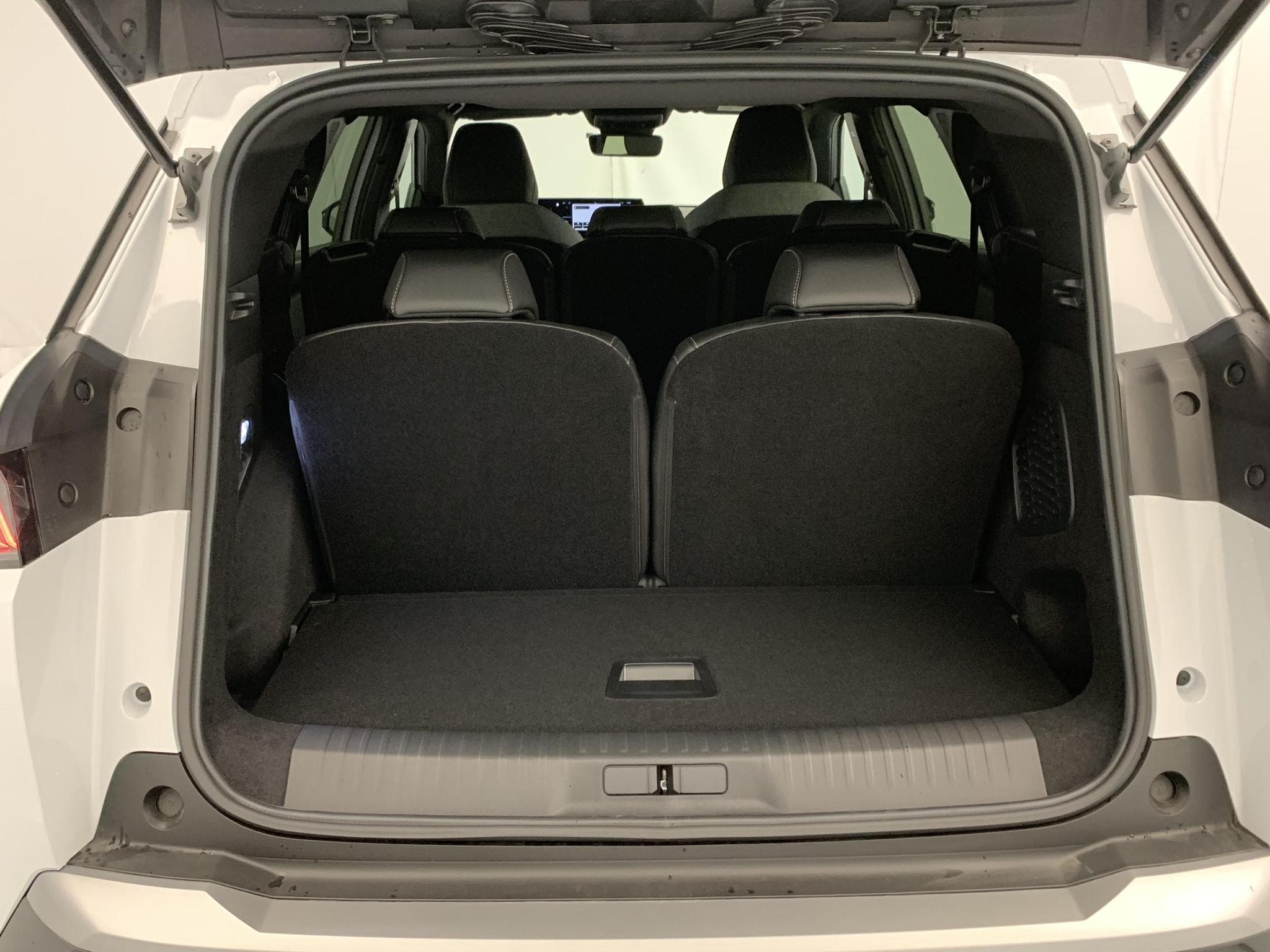 Peugeot 5008 HYBRID 145 CH E-DCS6 ALLURE (2026) - Photo 11