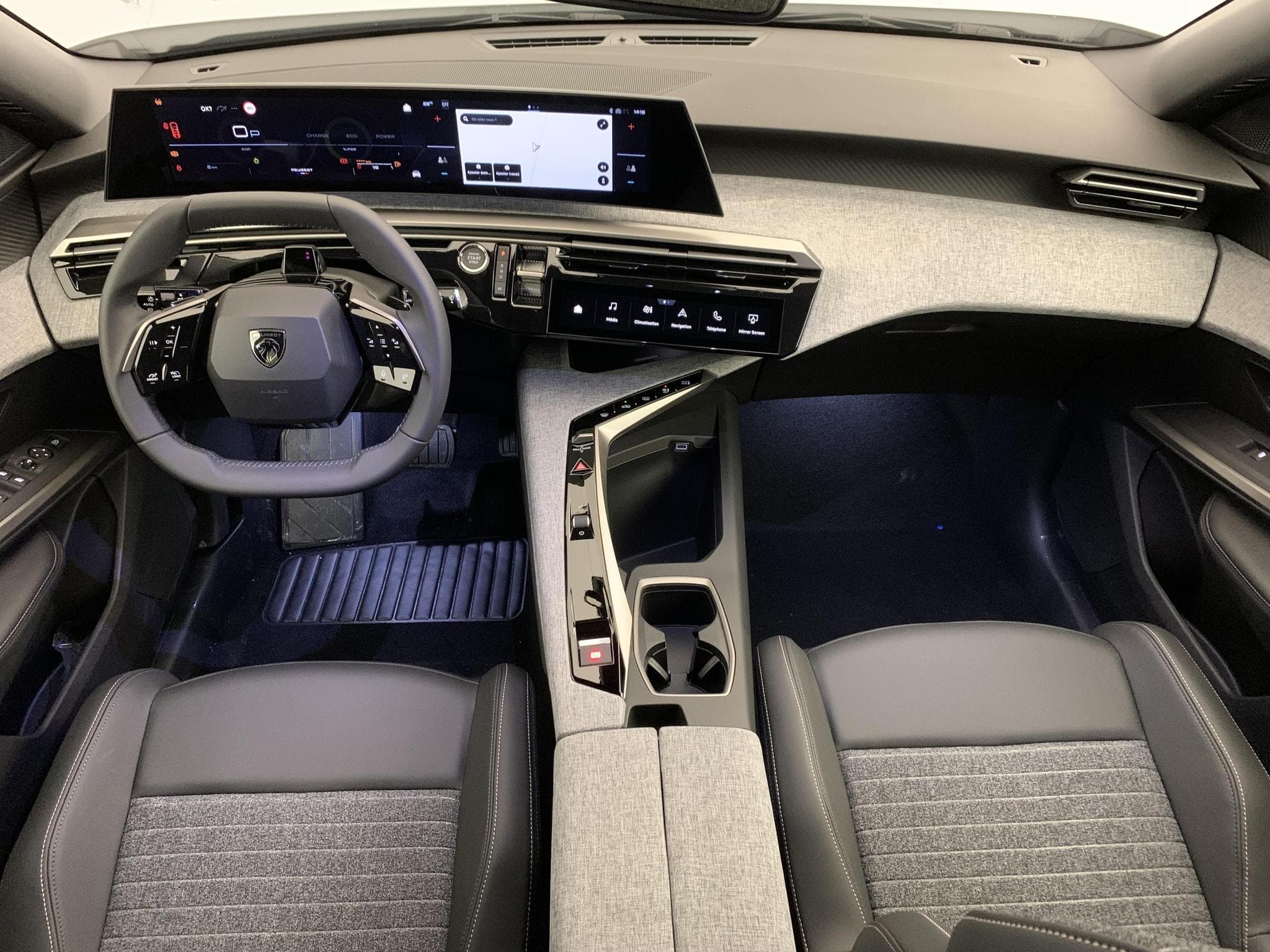 Peugeot 5008 HYBRID 145 CH E-DCS6 ALLURE (2026) - Photo 12