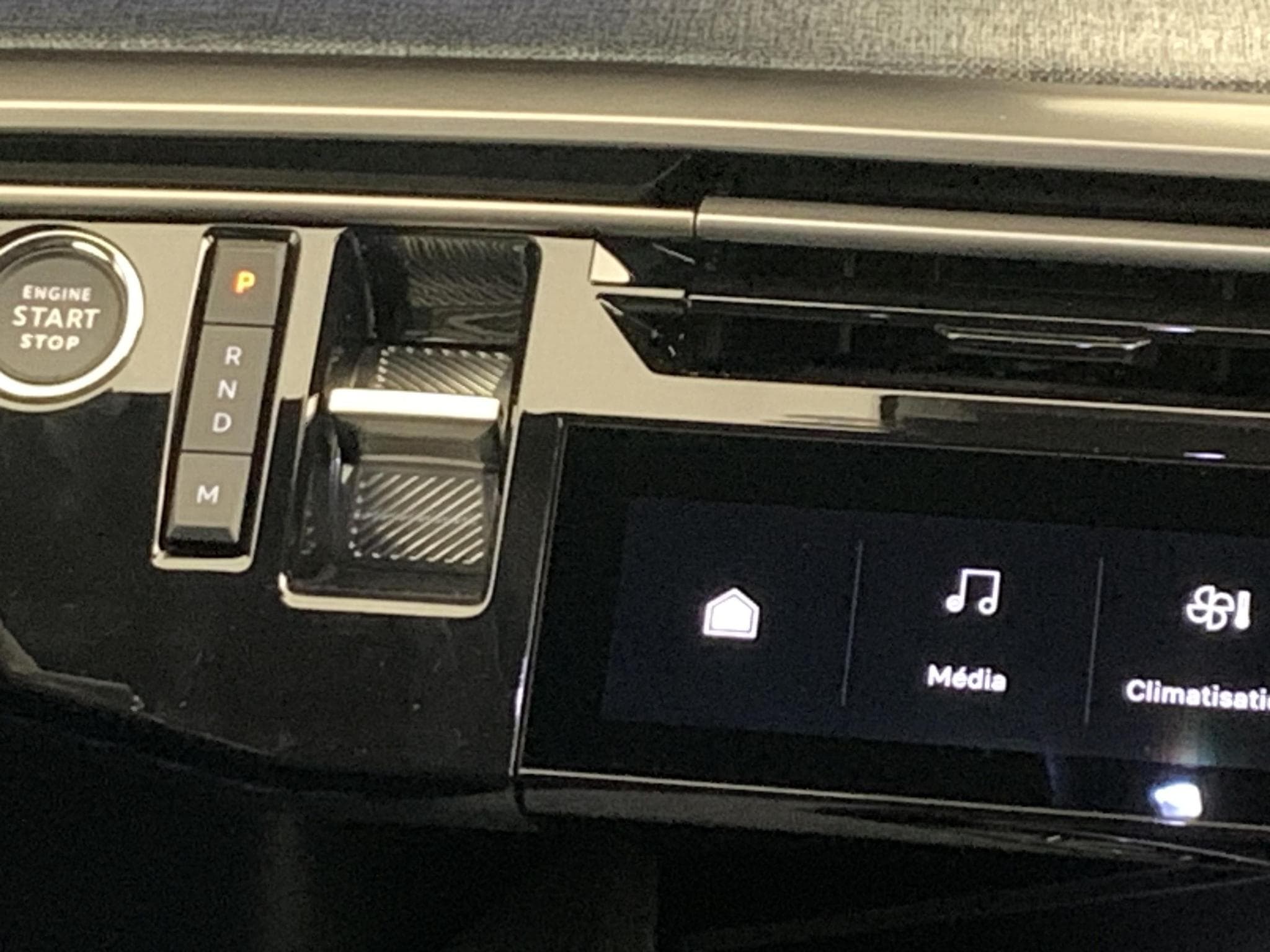 Peugeot 5008 HYBRID 145 CH E-DCS6 ALLURE (2026) - Photo 16
