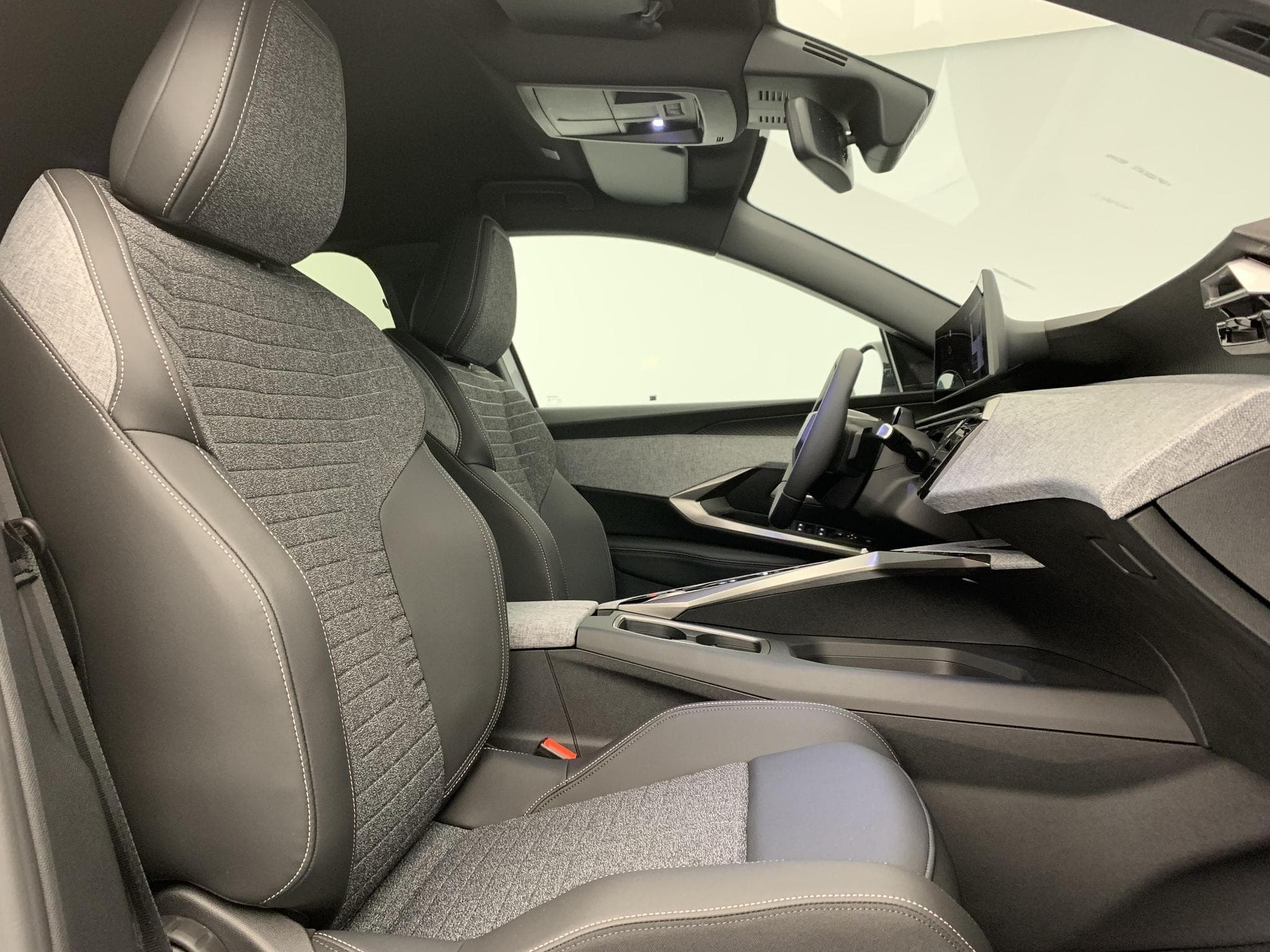 Peugeot 5008 HYBRID 145 CH E-DCS6 ALLURE (2026) - Photo 9