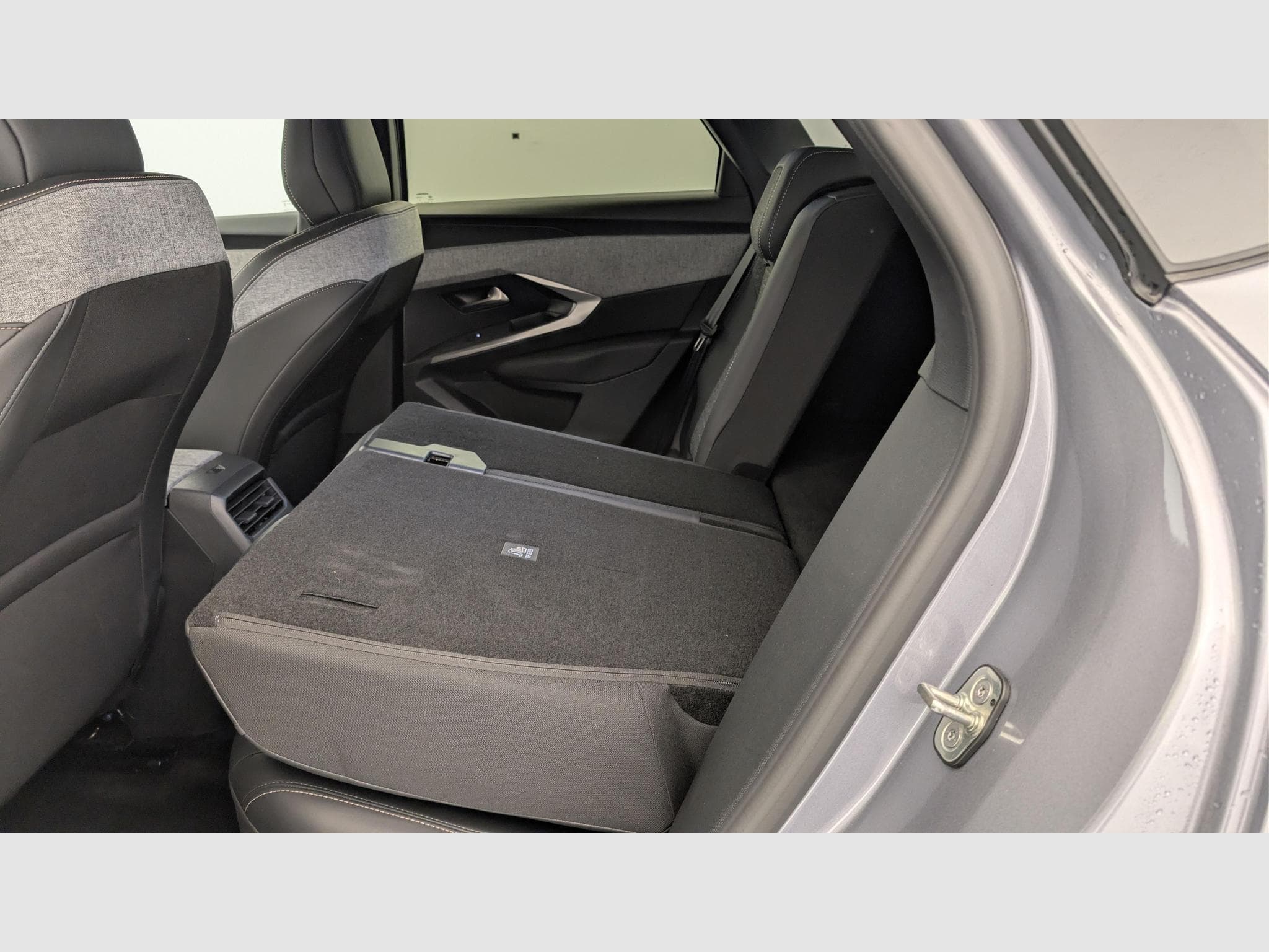Peugeot 3008 Hybrid 145 e-DCS6 Allure (2025) - Photo 12