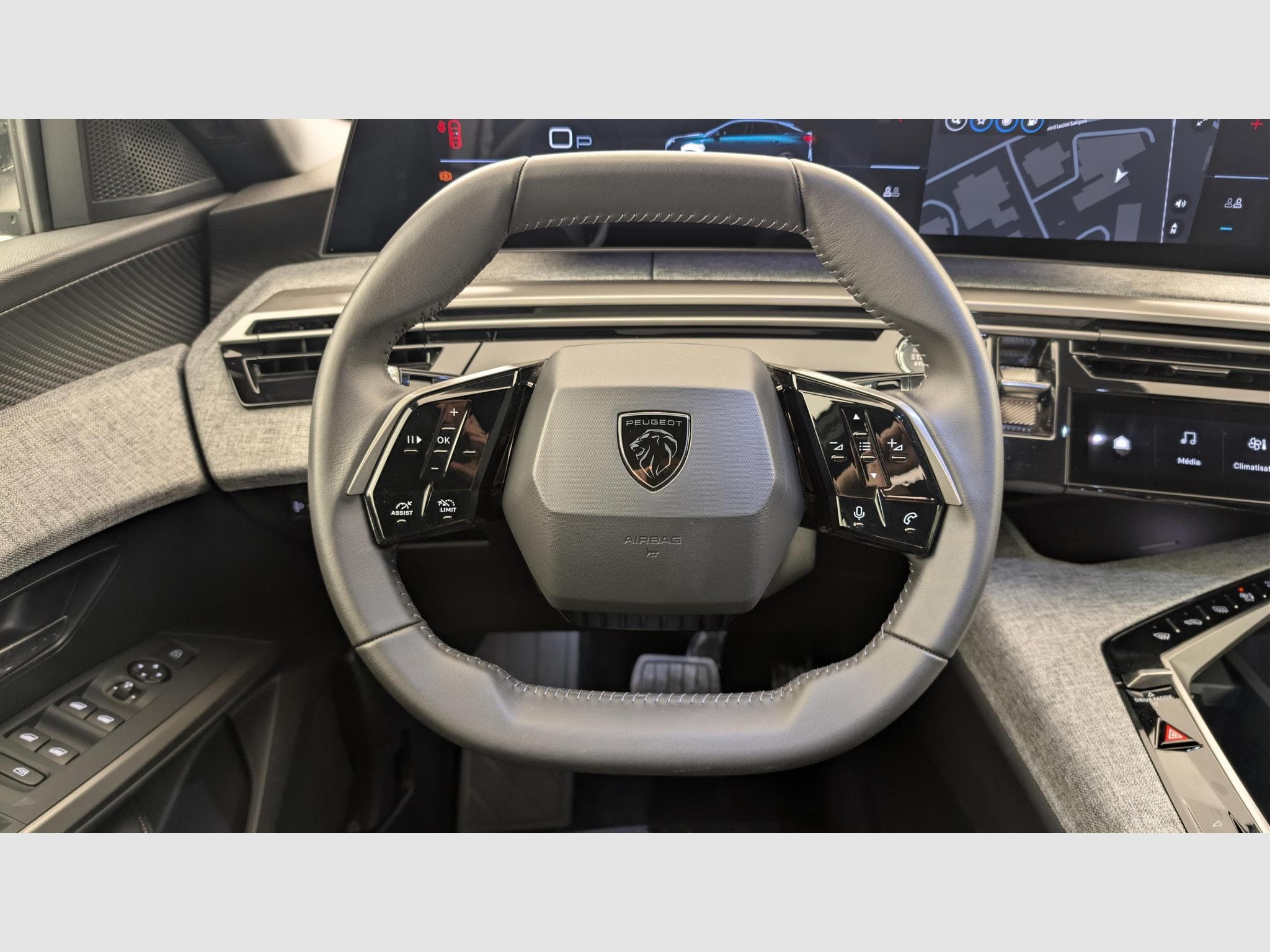 Peugeot 3008 Hybrid 145 e-DCS6 Allure (2025) - Photo 14