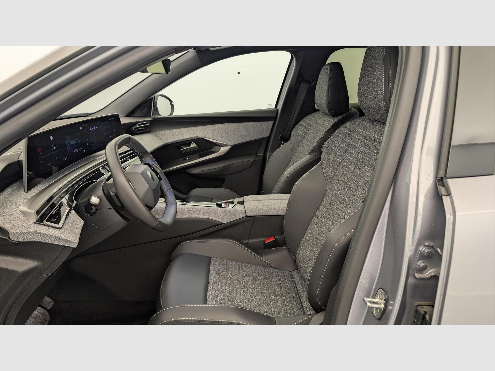 Peugeot 3008 Hybrid 145 e-DCS6 Allure (2025) - Photo 16